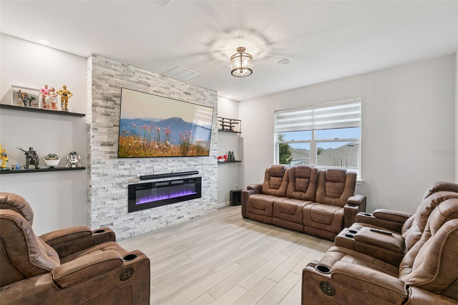 4465 Davos Dr Property Photo 9