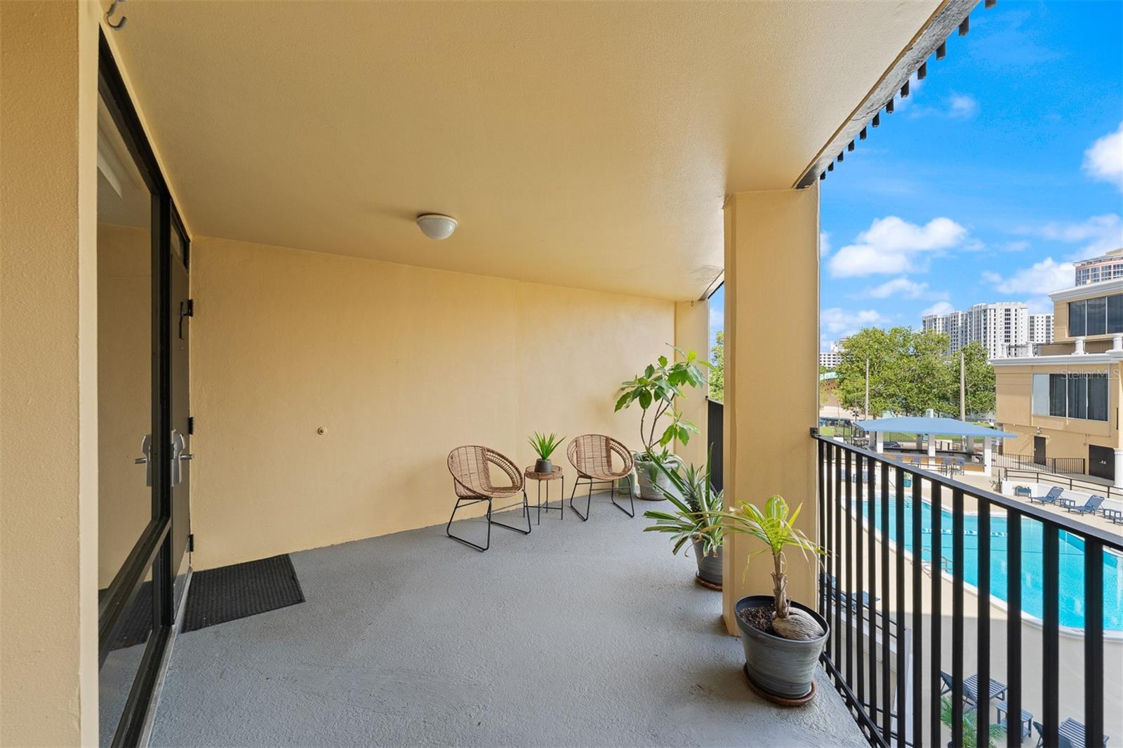 151 E Washington St #404 Property Photo 6
