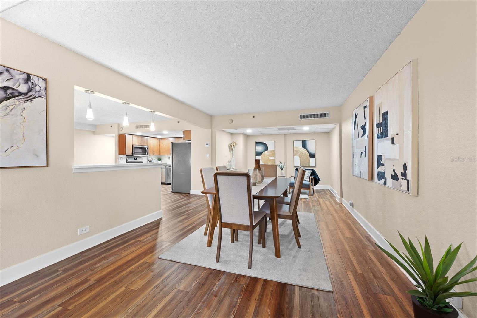 151 E Washington St #404 Property Photo 13