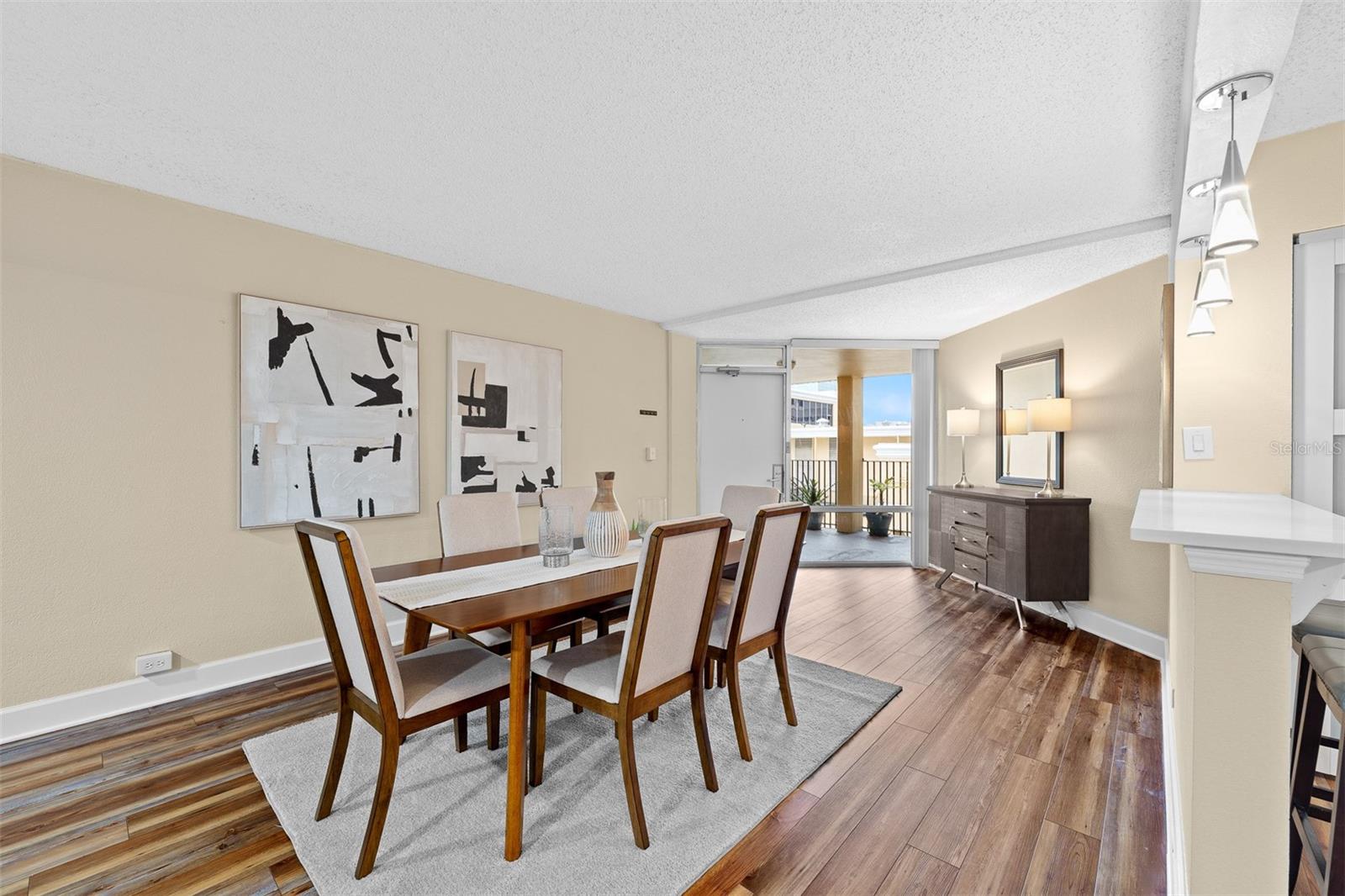 151 E Washington St #404 Property Photo 14