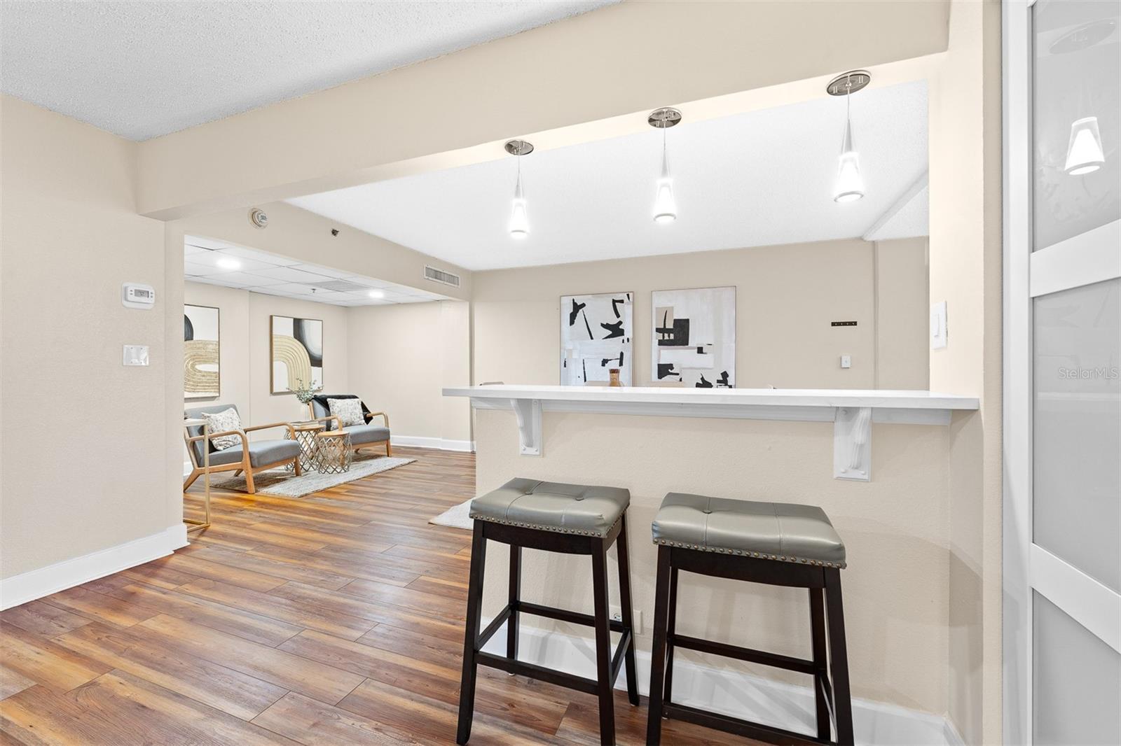 151 E Washington St #404 Property Photo 16