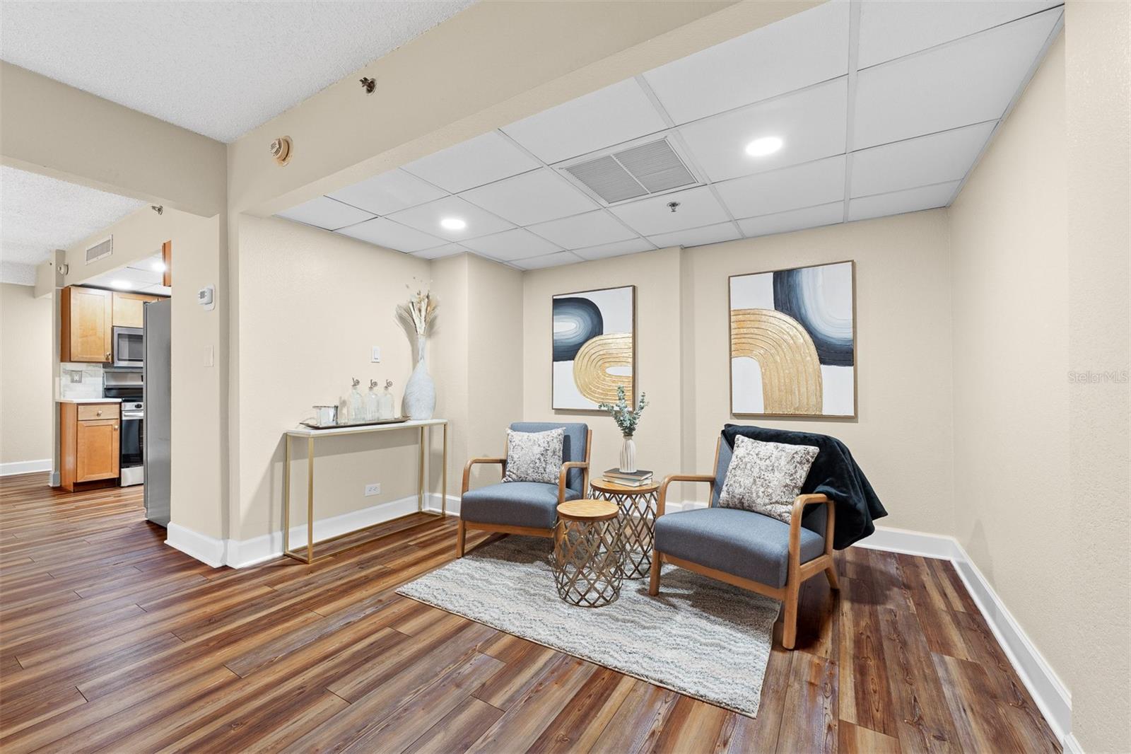 151 E Washington St #404 Property Photo 20