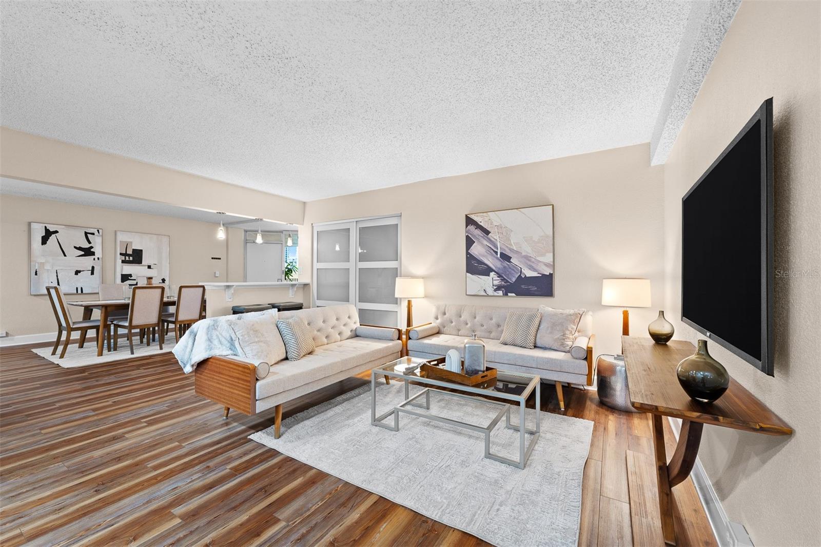 151 E Washington St #404 Property Photo 23