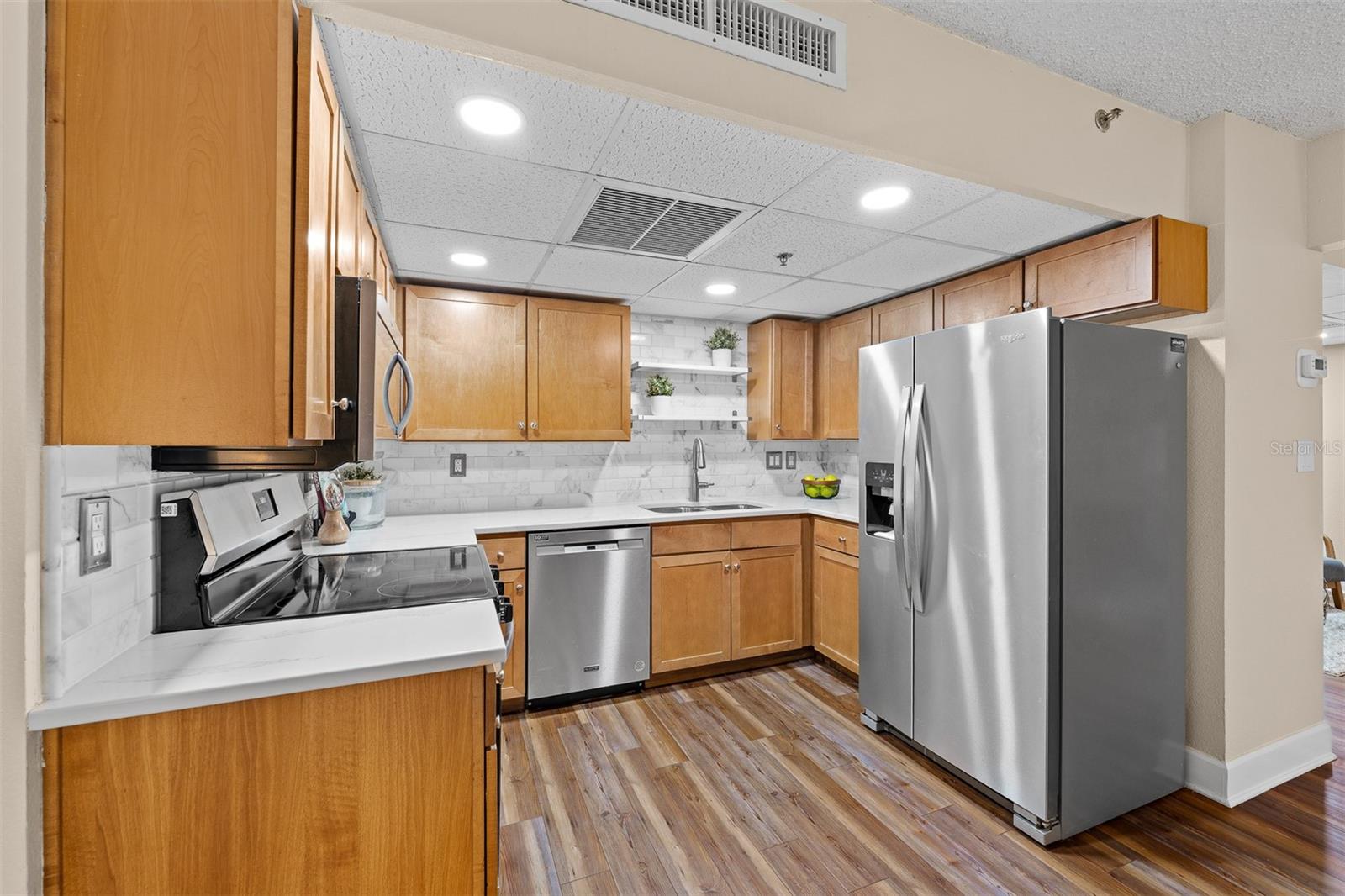 151 E Washington St #404 Property Photo 25