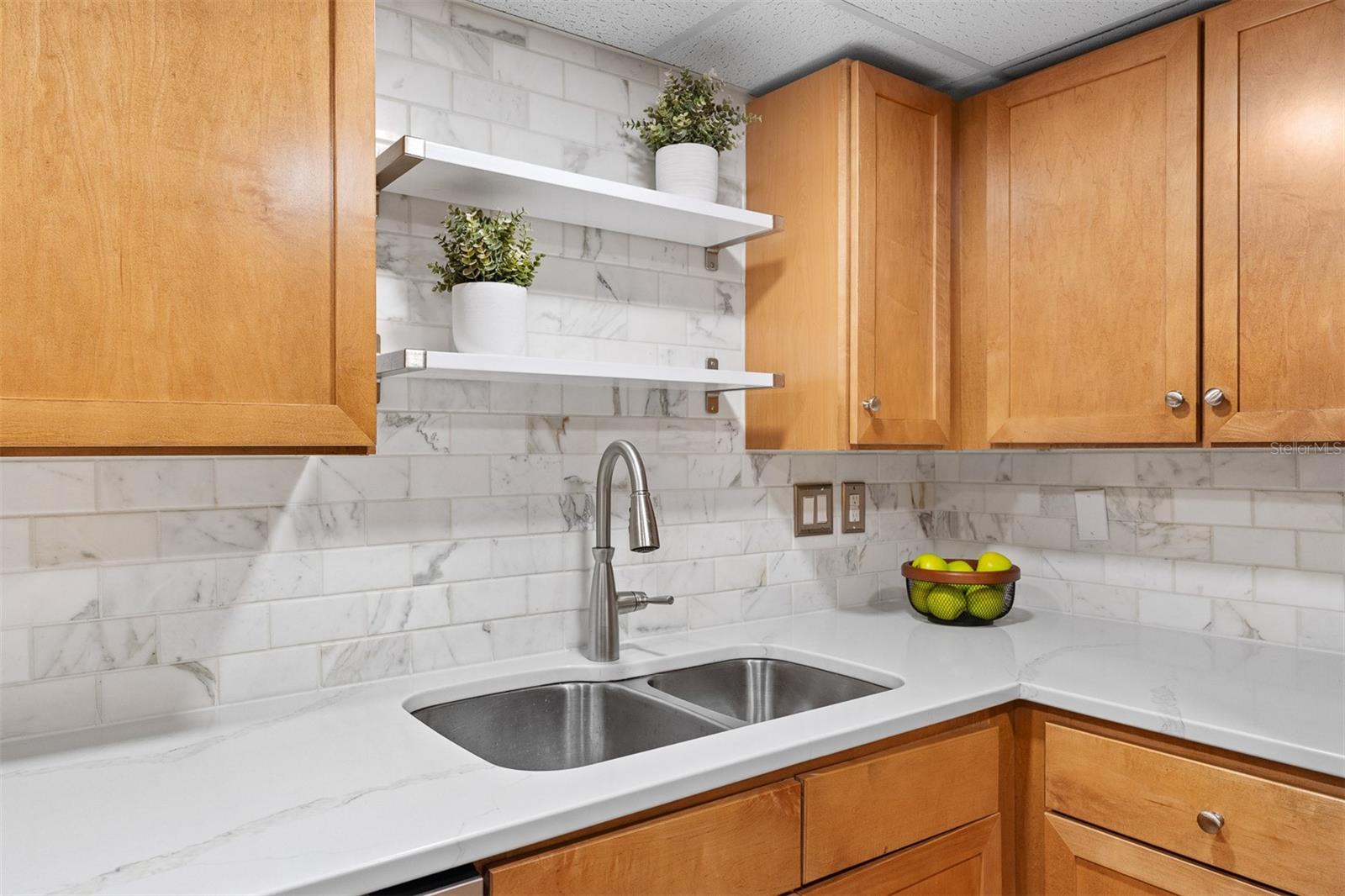 151 E Washington St #404 Property Photo 26