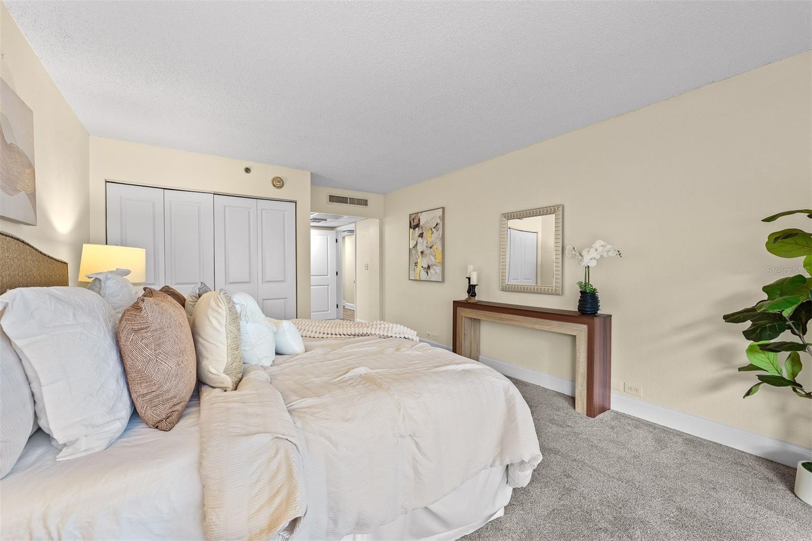 151 E Washington St #404 Property Photo 30