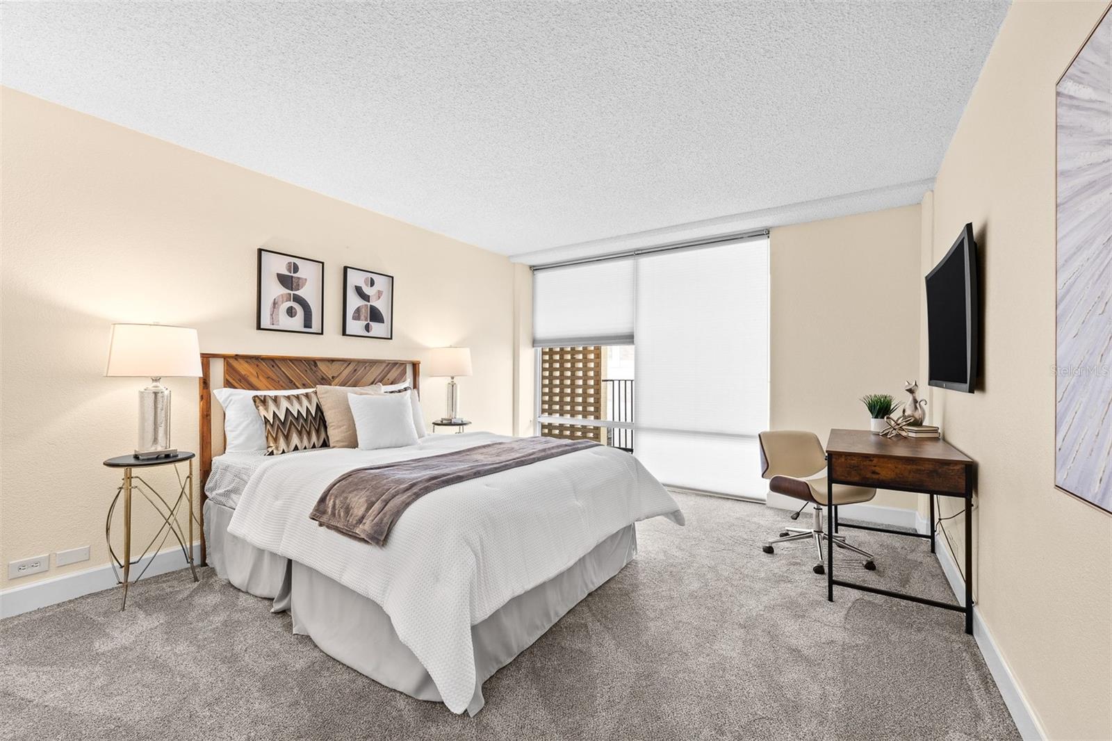 151 E Washington St #404 Property Photo 32