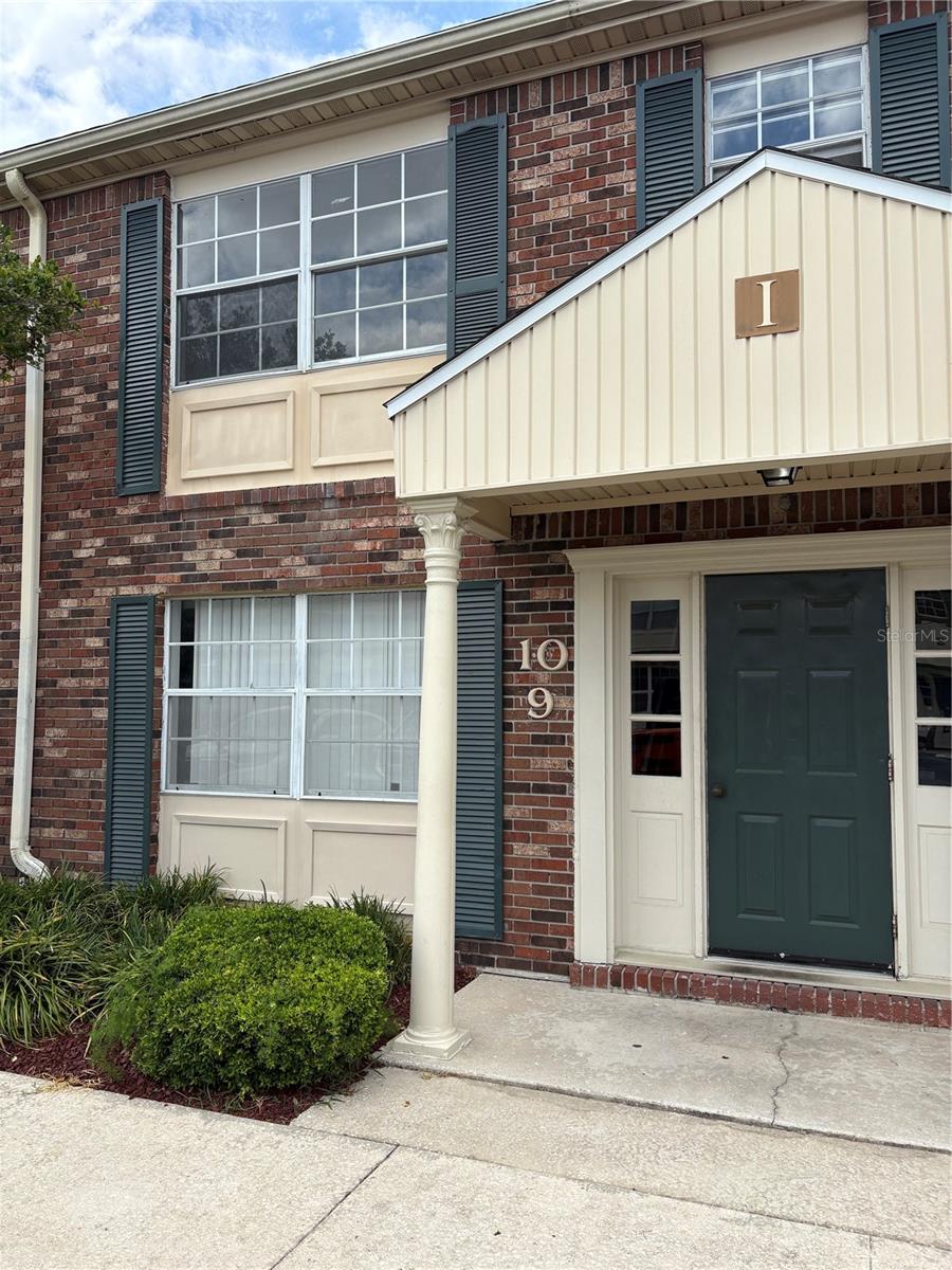 O6405576 Property Photo 1