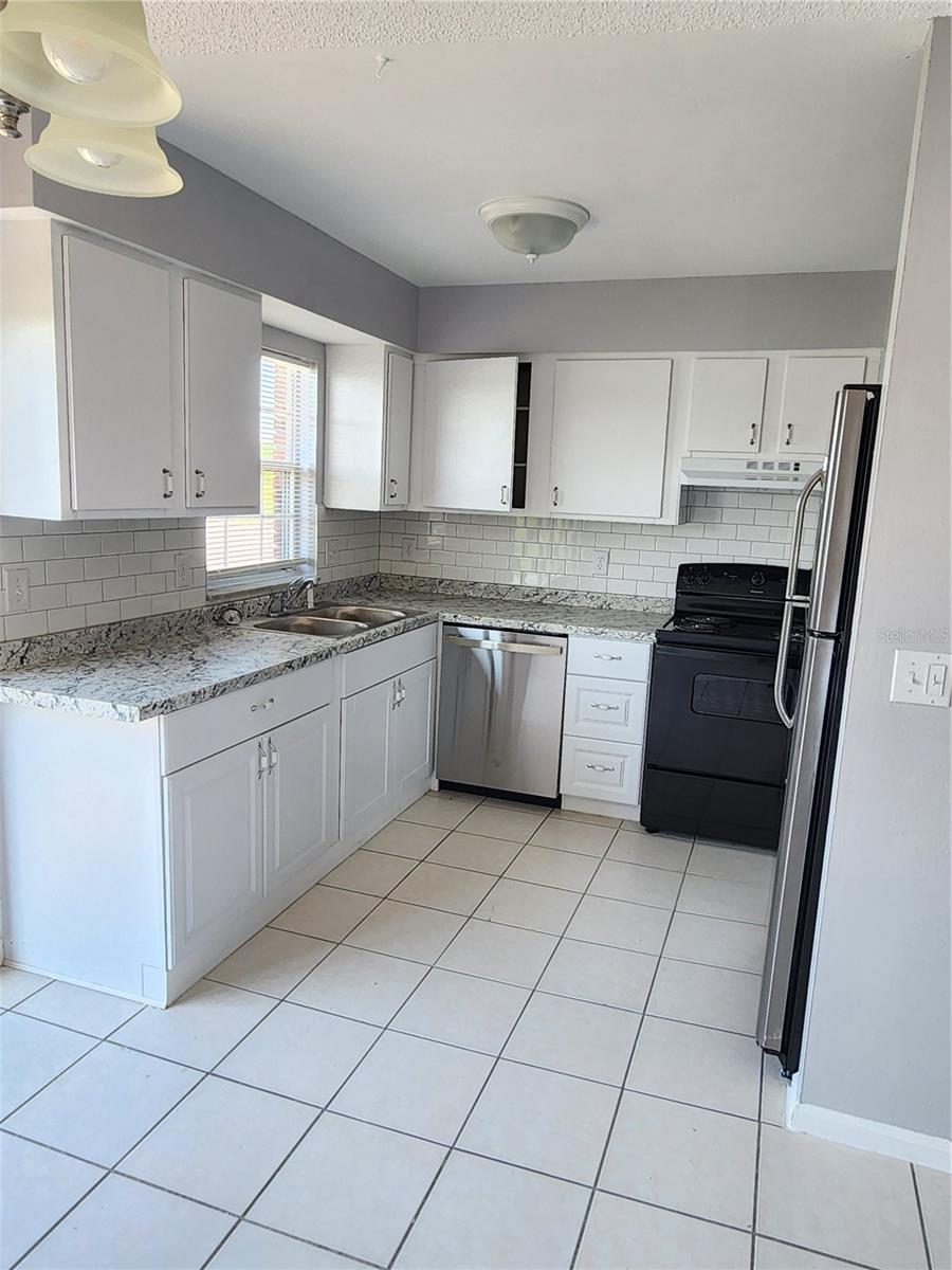 O6405576 Property Photo 9