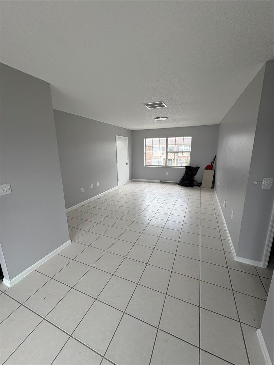 O6405576 Property Photo 10