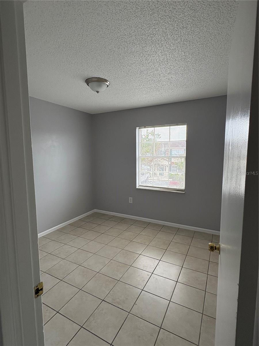 O6405576 Property Photo 11