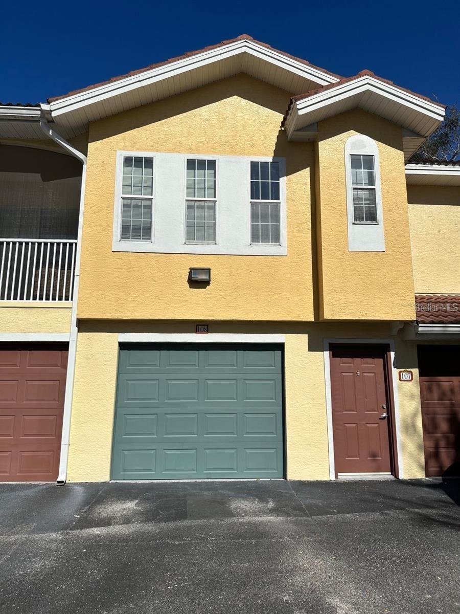 O6405585 Property Photo 2