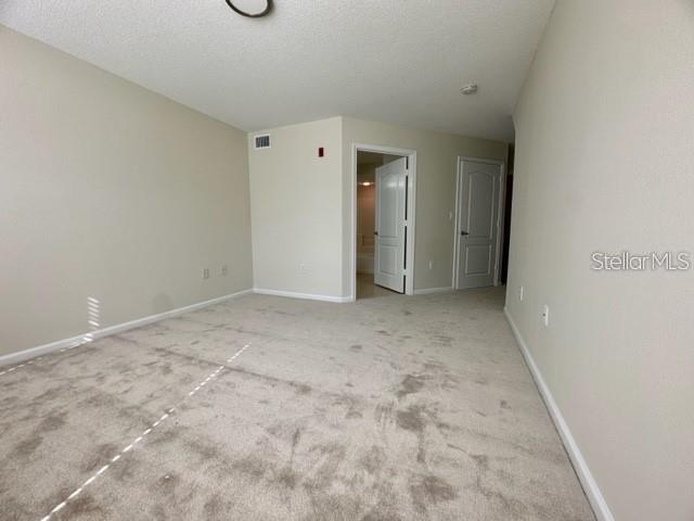 O6405585 Property Photo 11