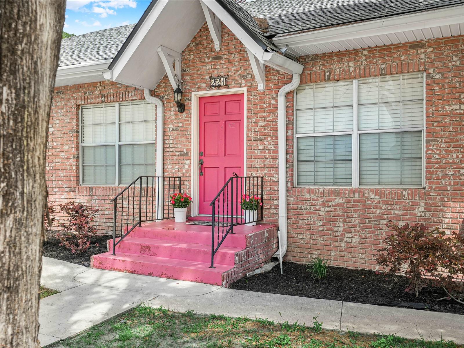 O6405616 Property Photo 1