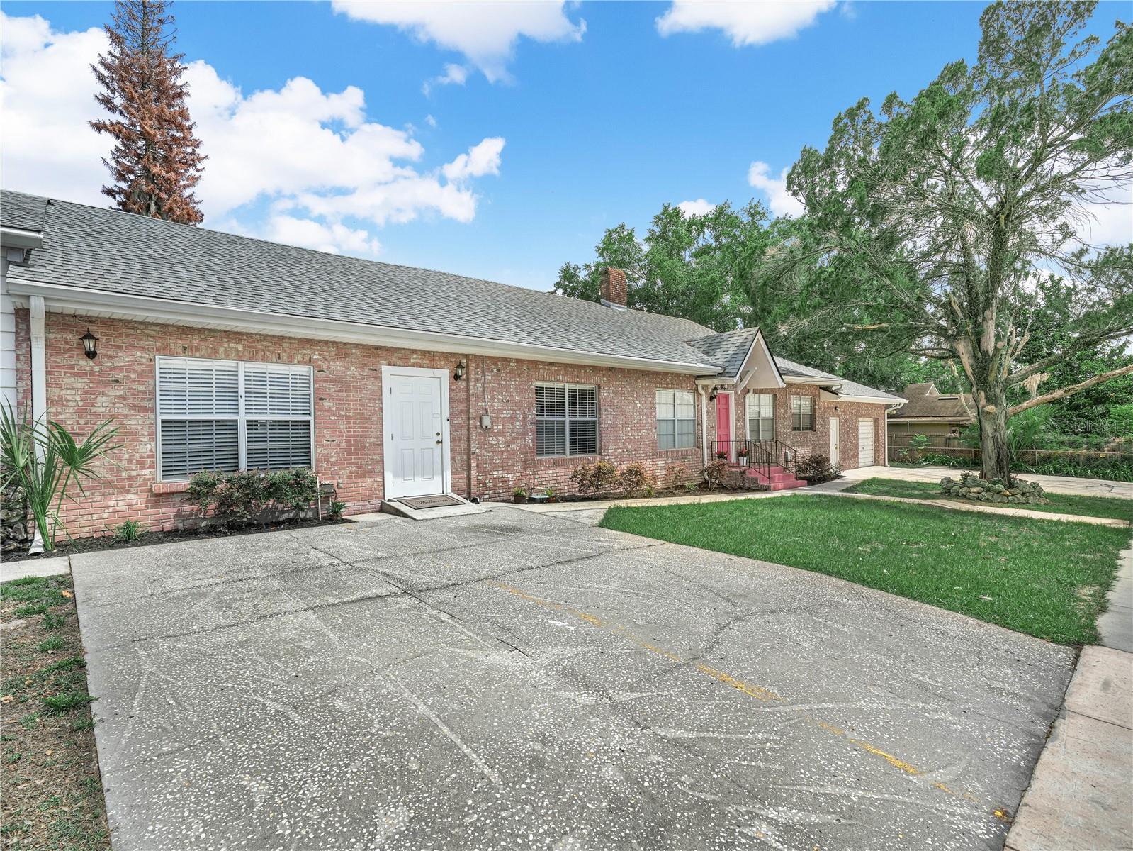 O6405616 Property Photo 2