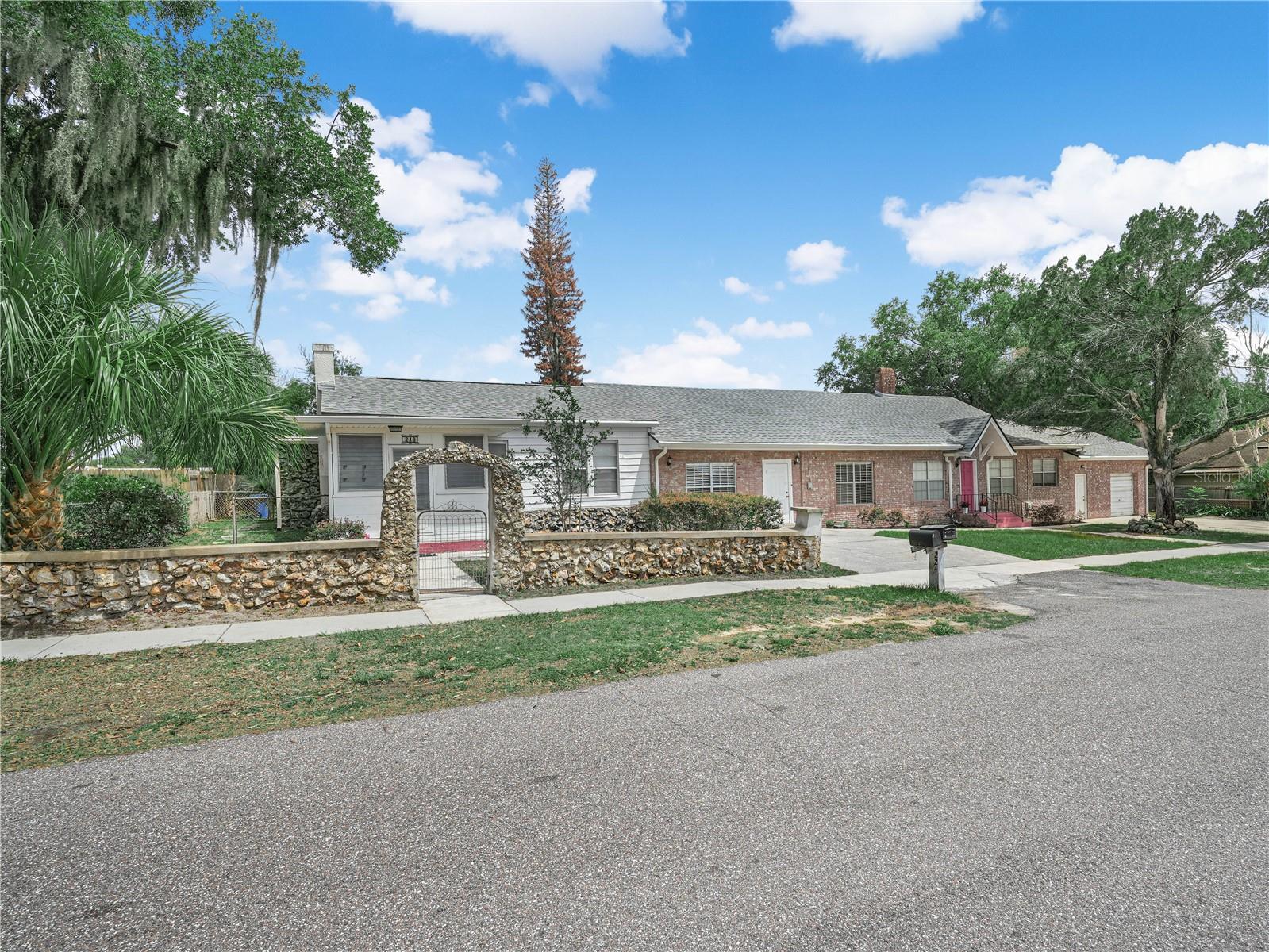 O6405616 Property Photo 4