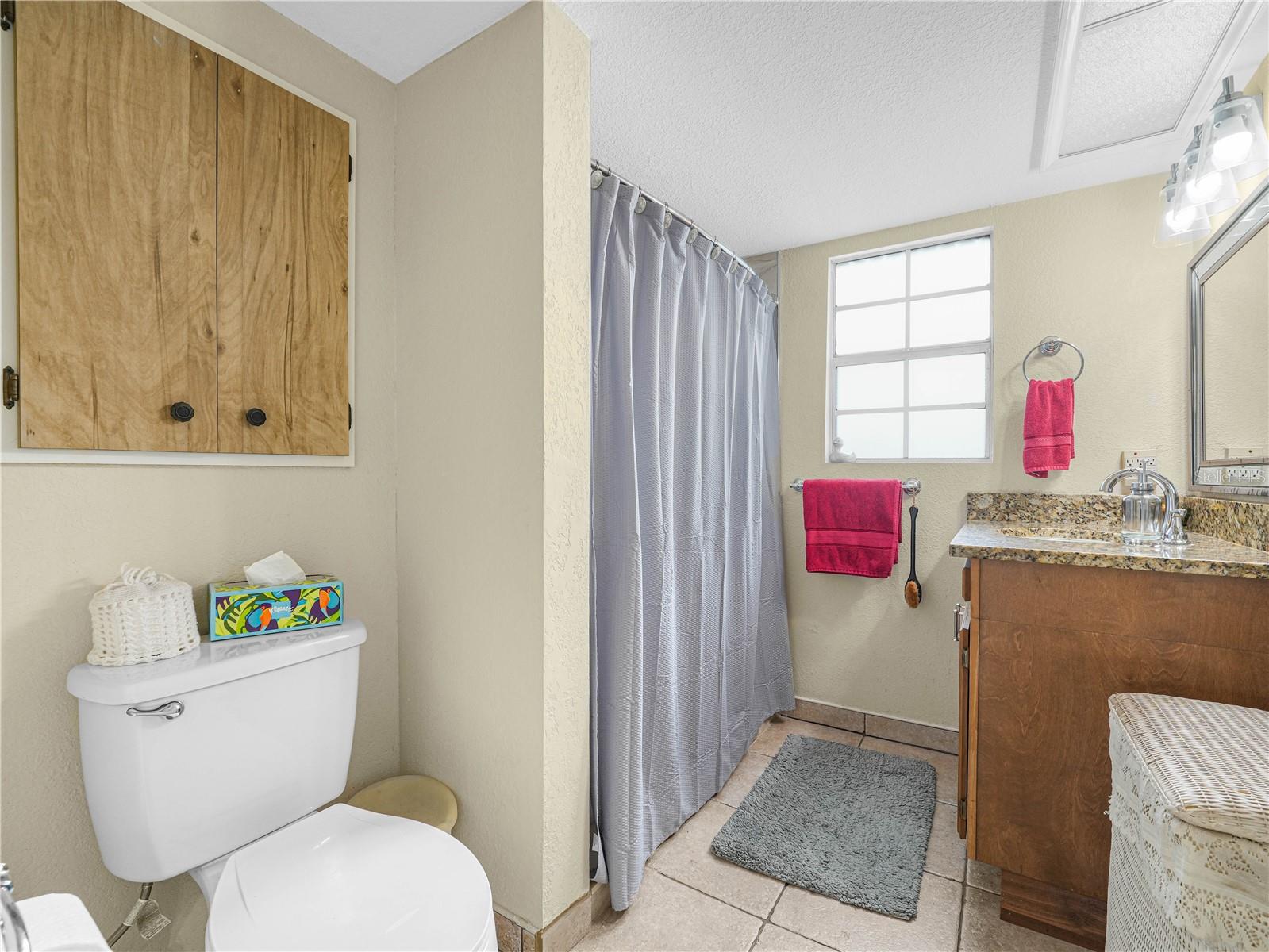 O6405616 Property Photo 18