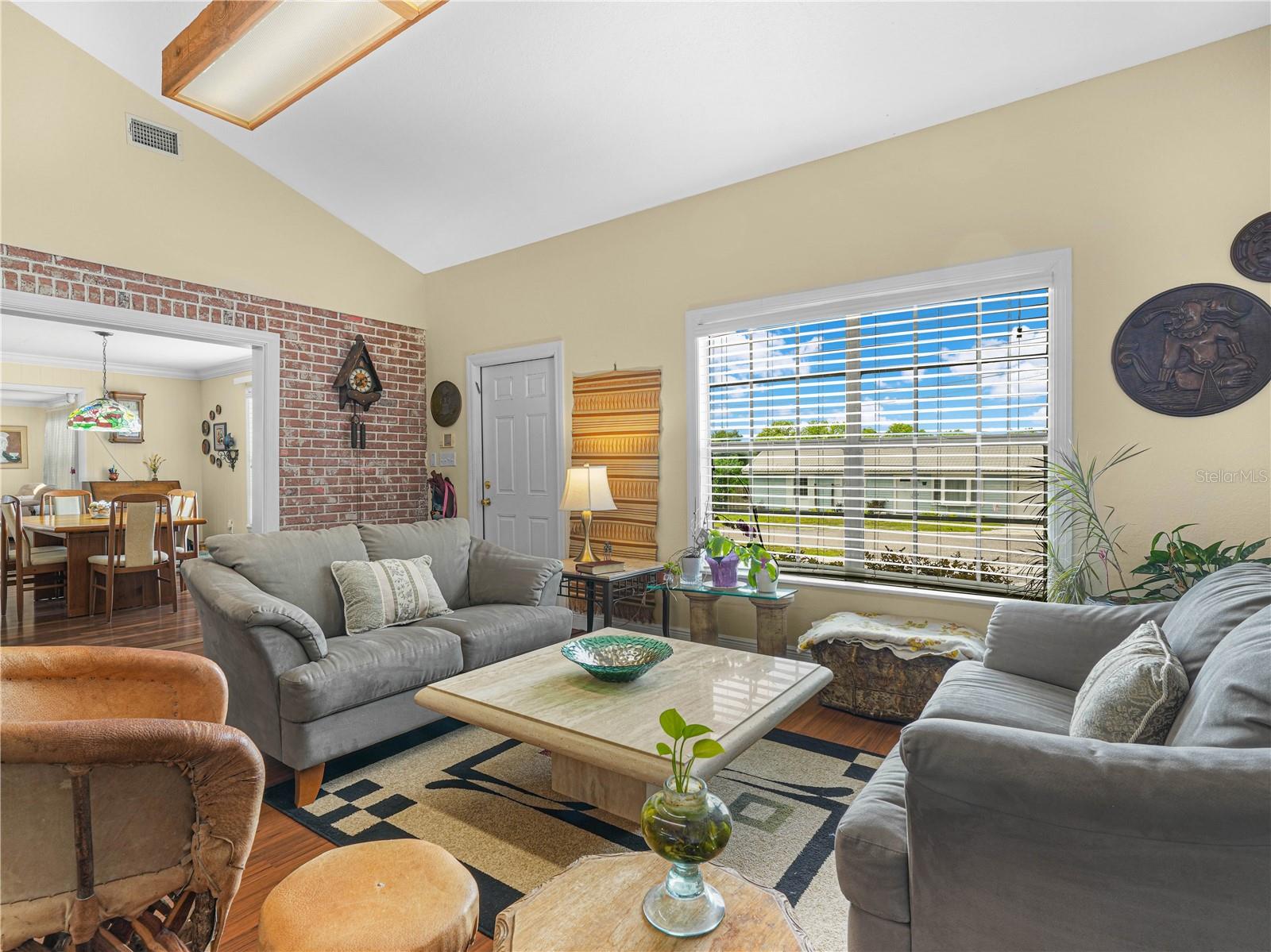 O6405616 Property Photo 21