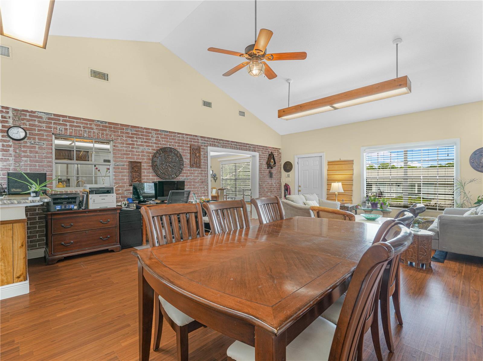 O6405616 Property Photo 22