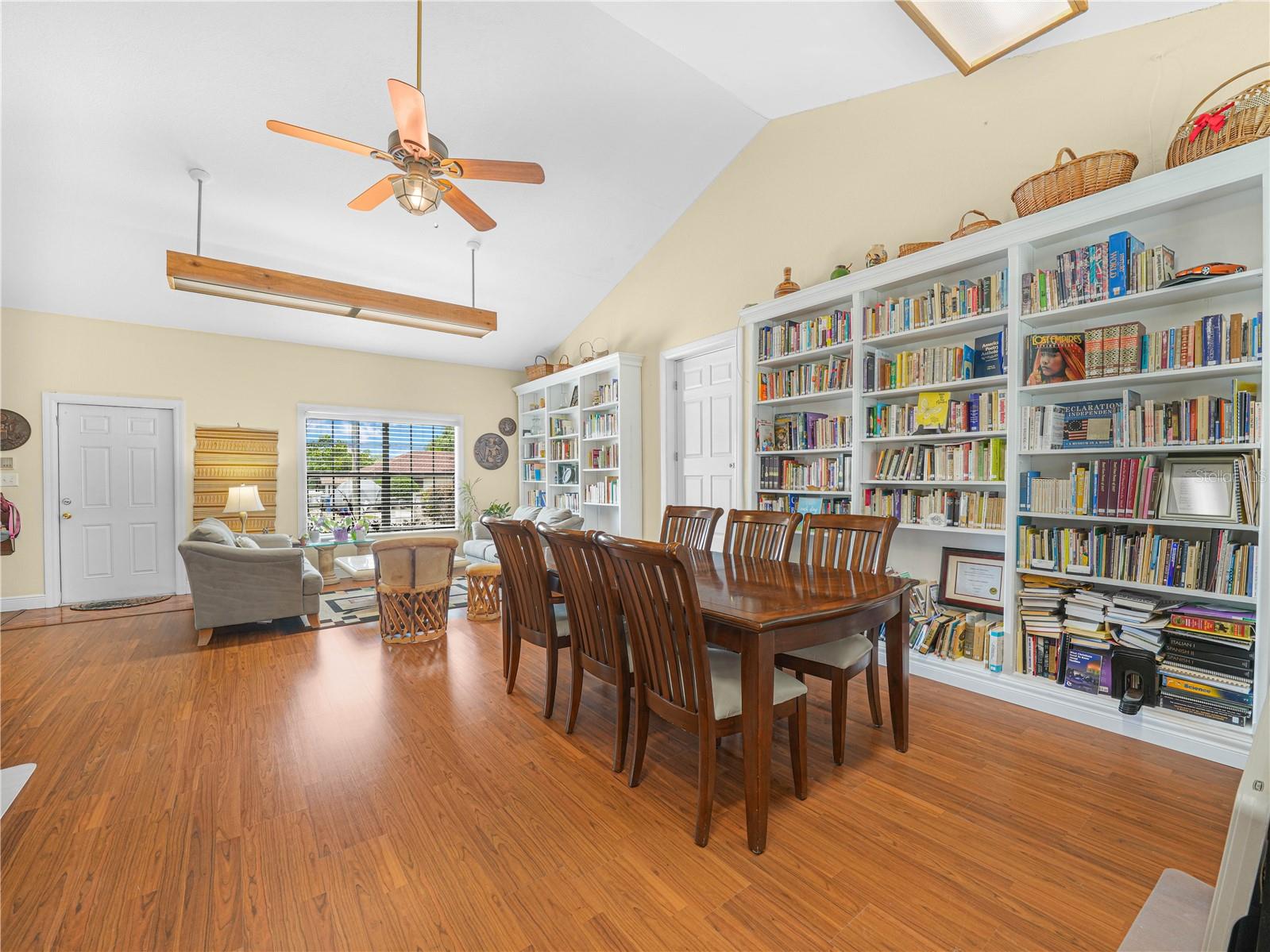 O6405616 Property Photo 23