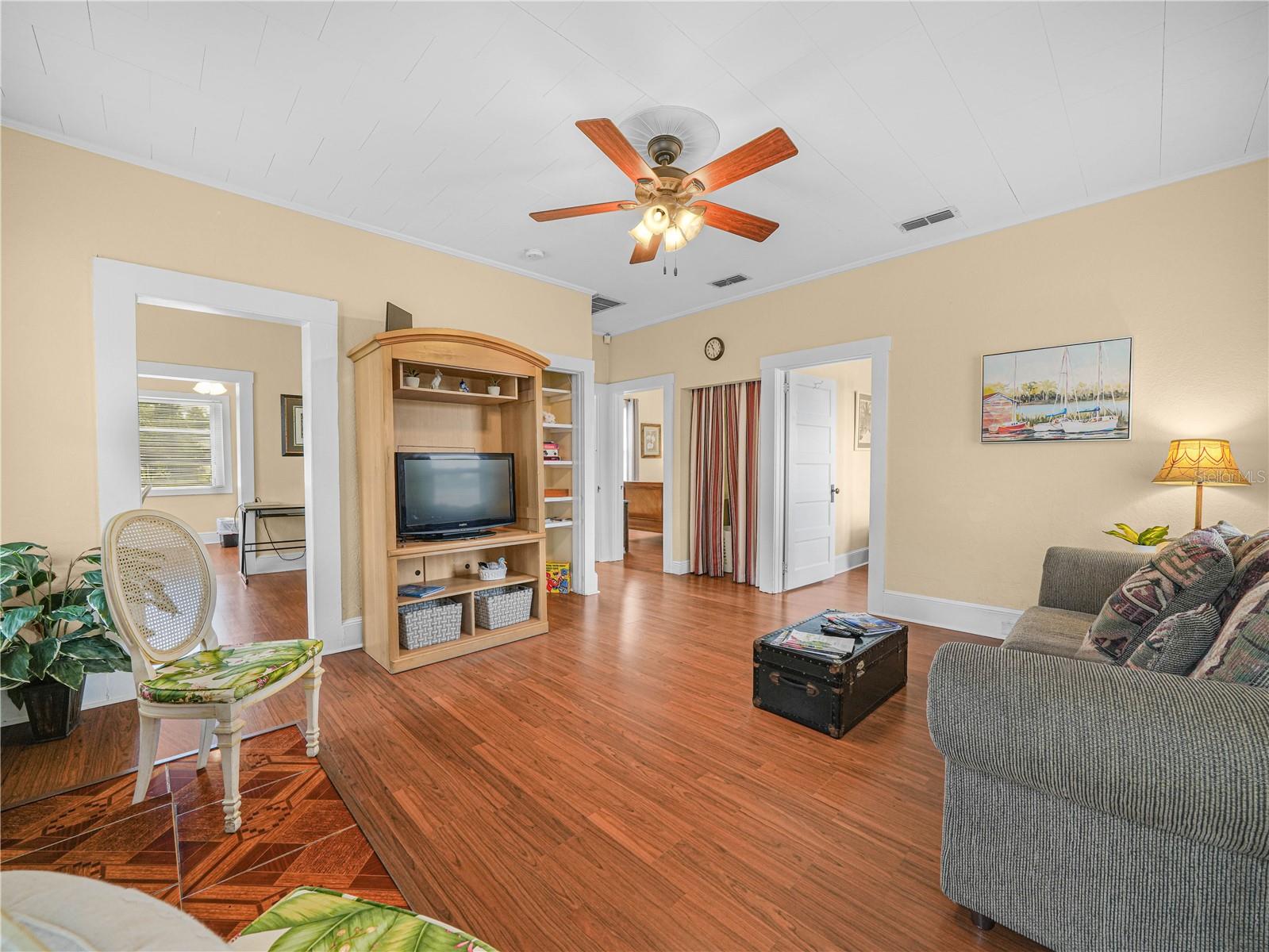 O6405616 Property Photo 31