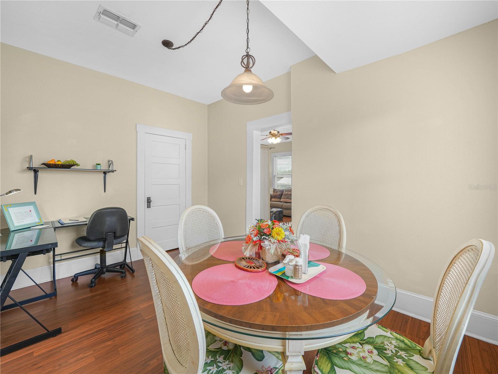 O6405616 Property Photo 32