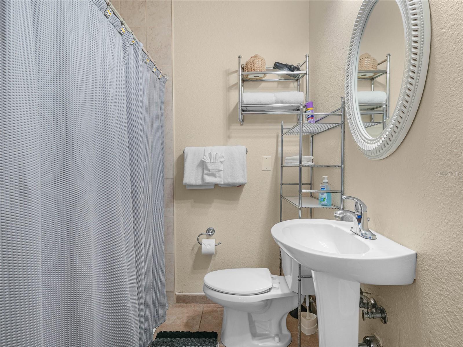 O6405616 Property Photo 39