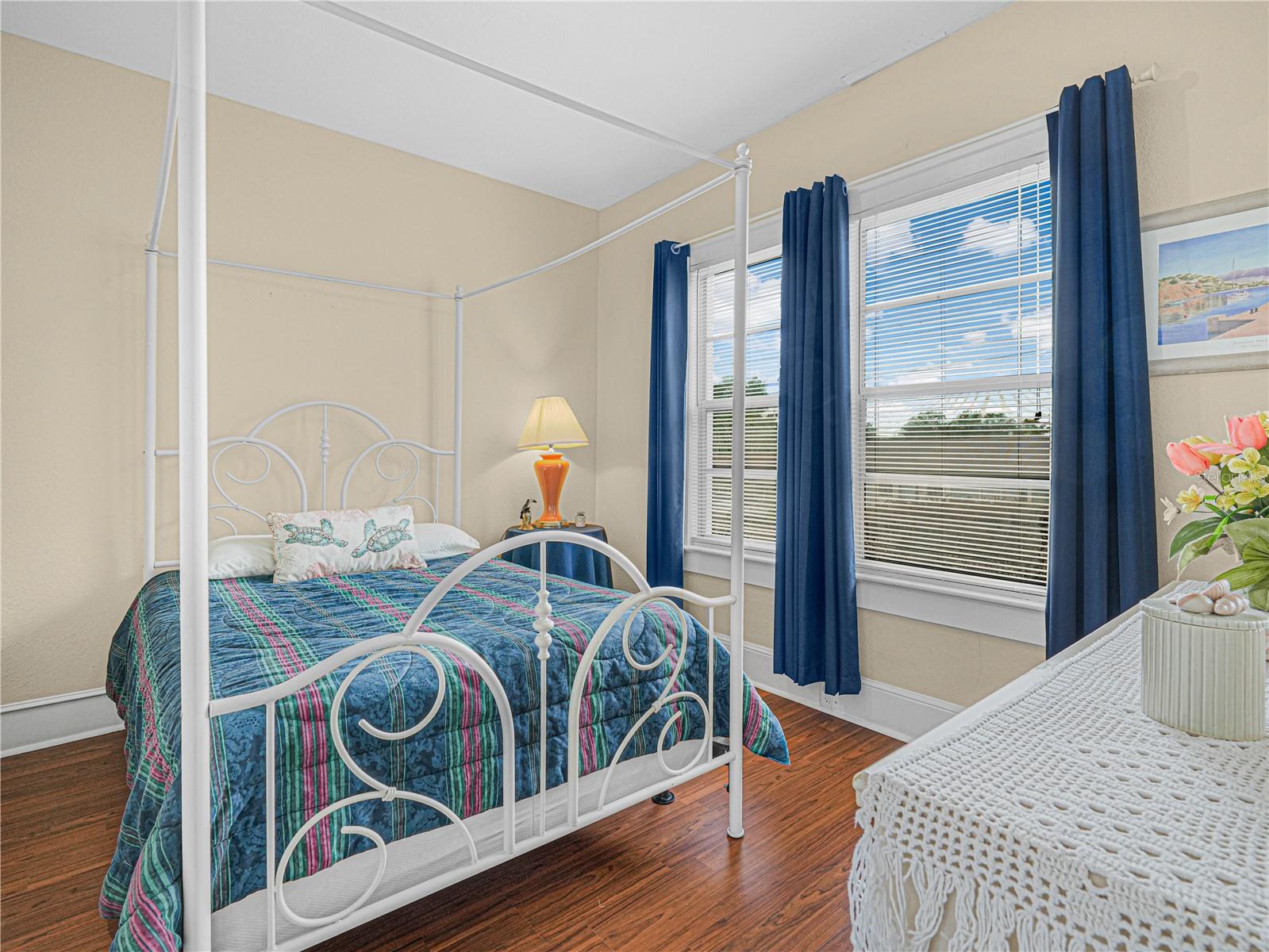 O6405616 Property Photo 40