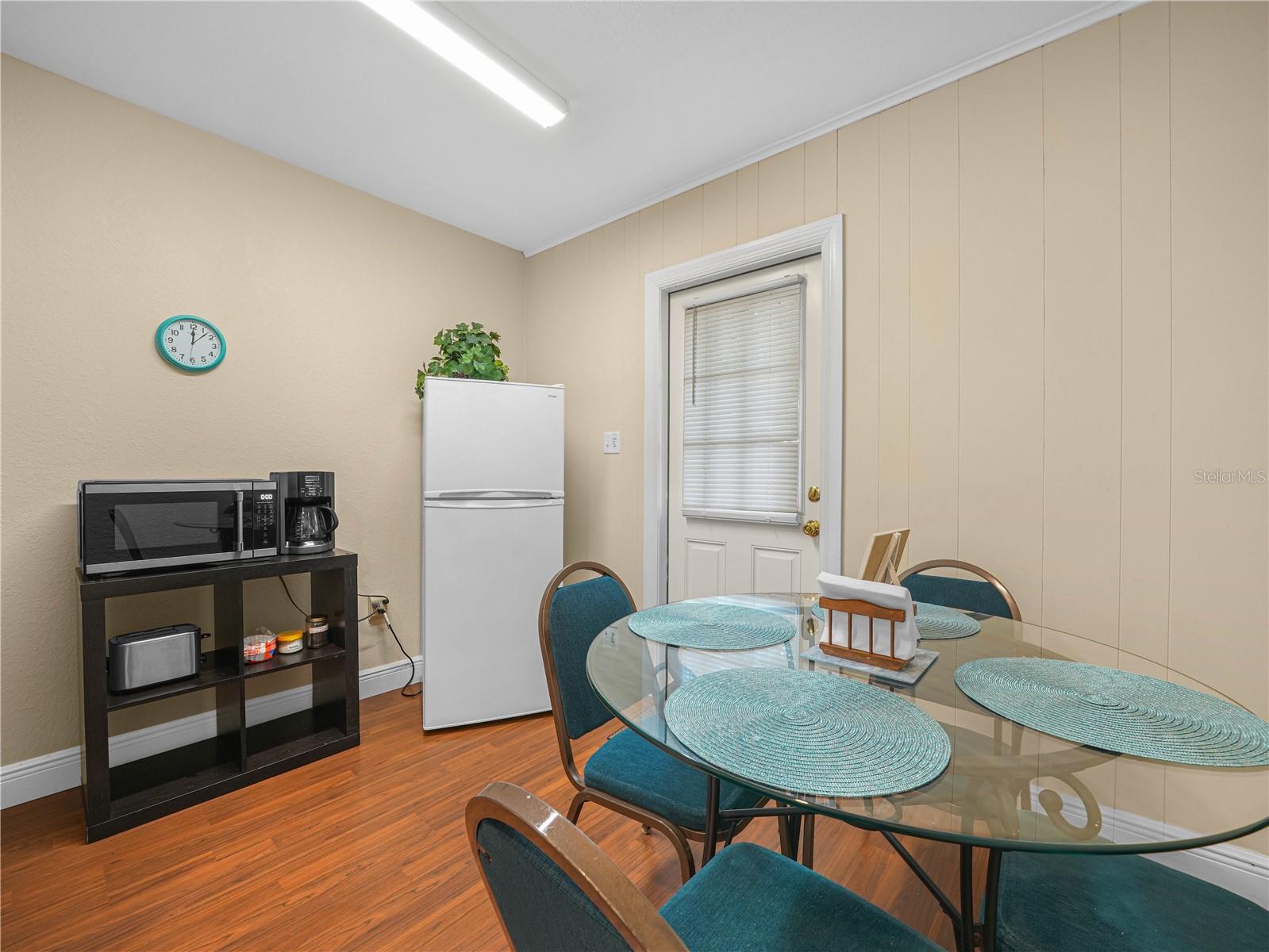 O6405616 Property Photo 42