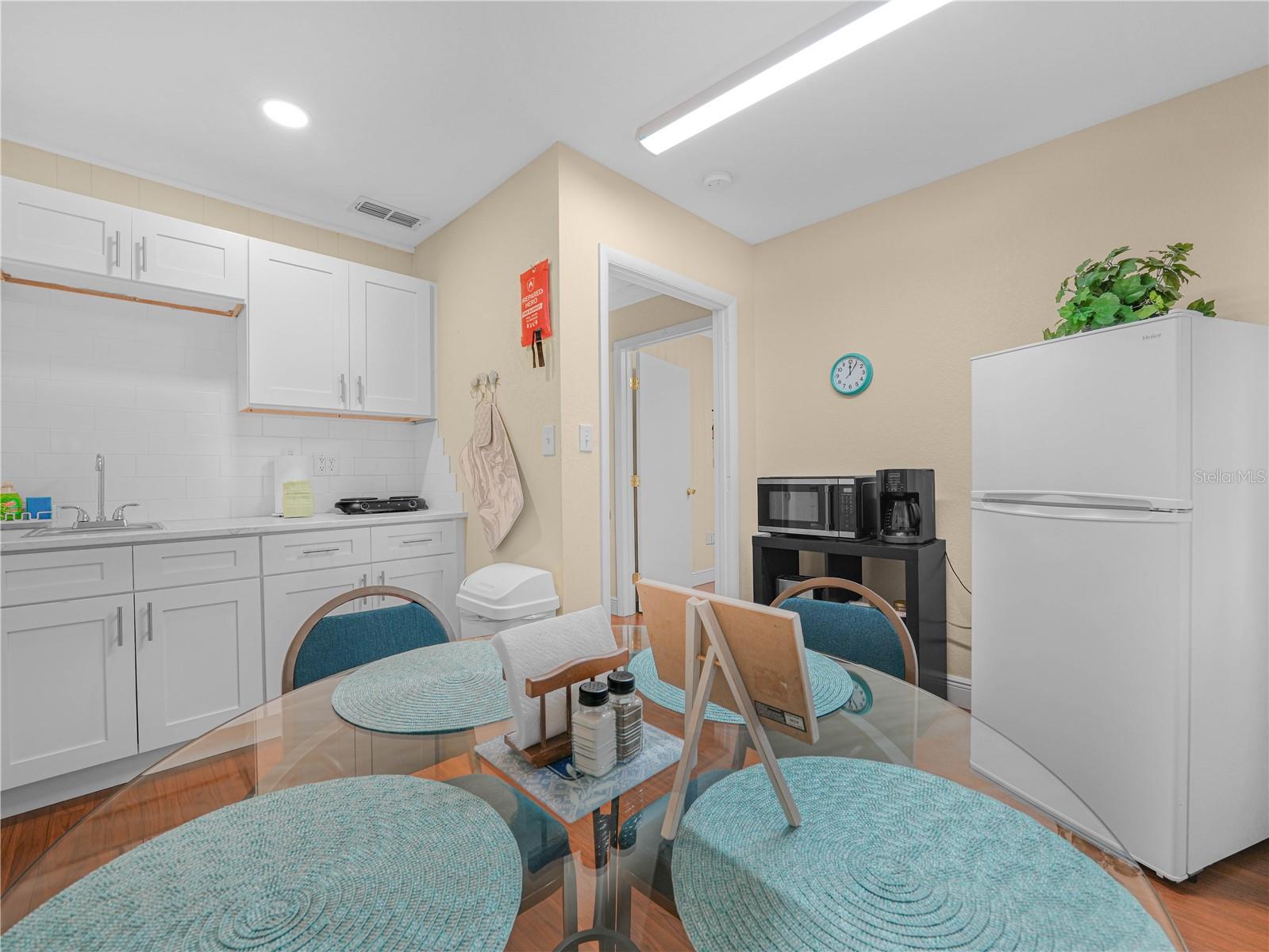 O6405616 Property Photo 43