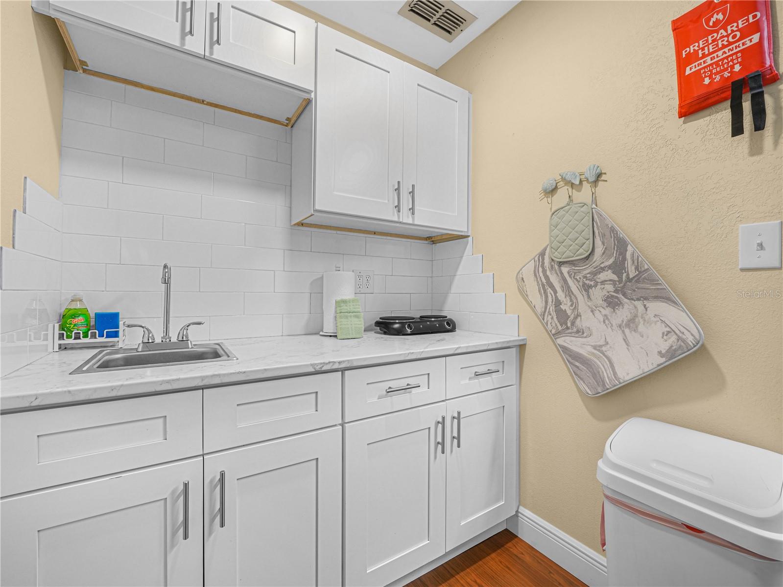 O6405616 Property Photo 44