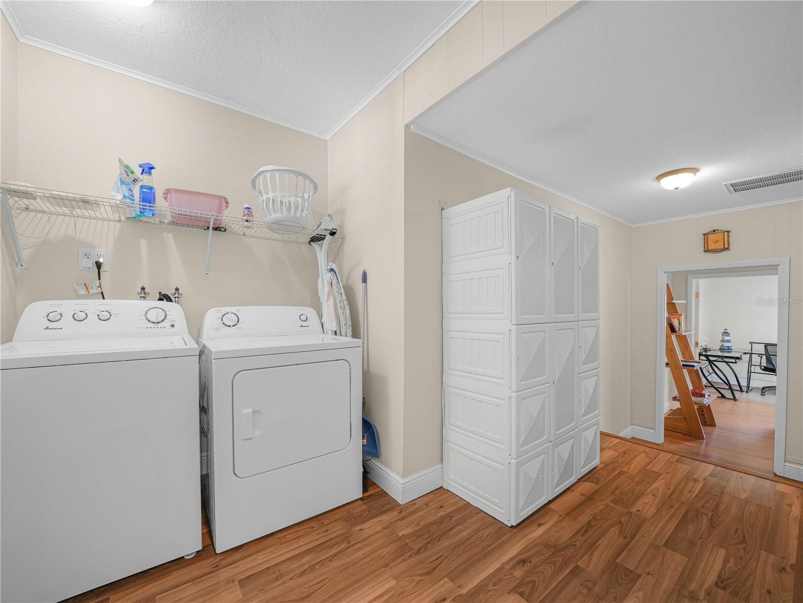 O6405616 Property Photo 48