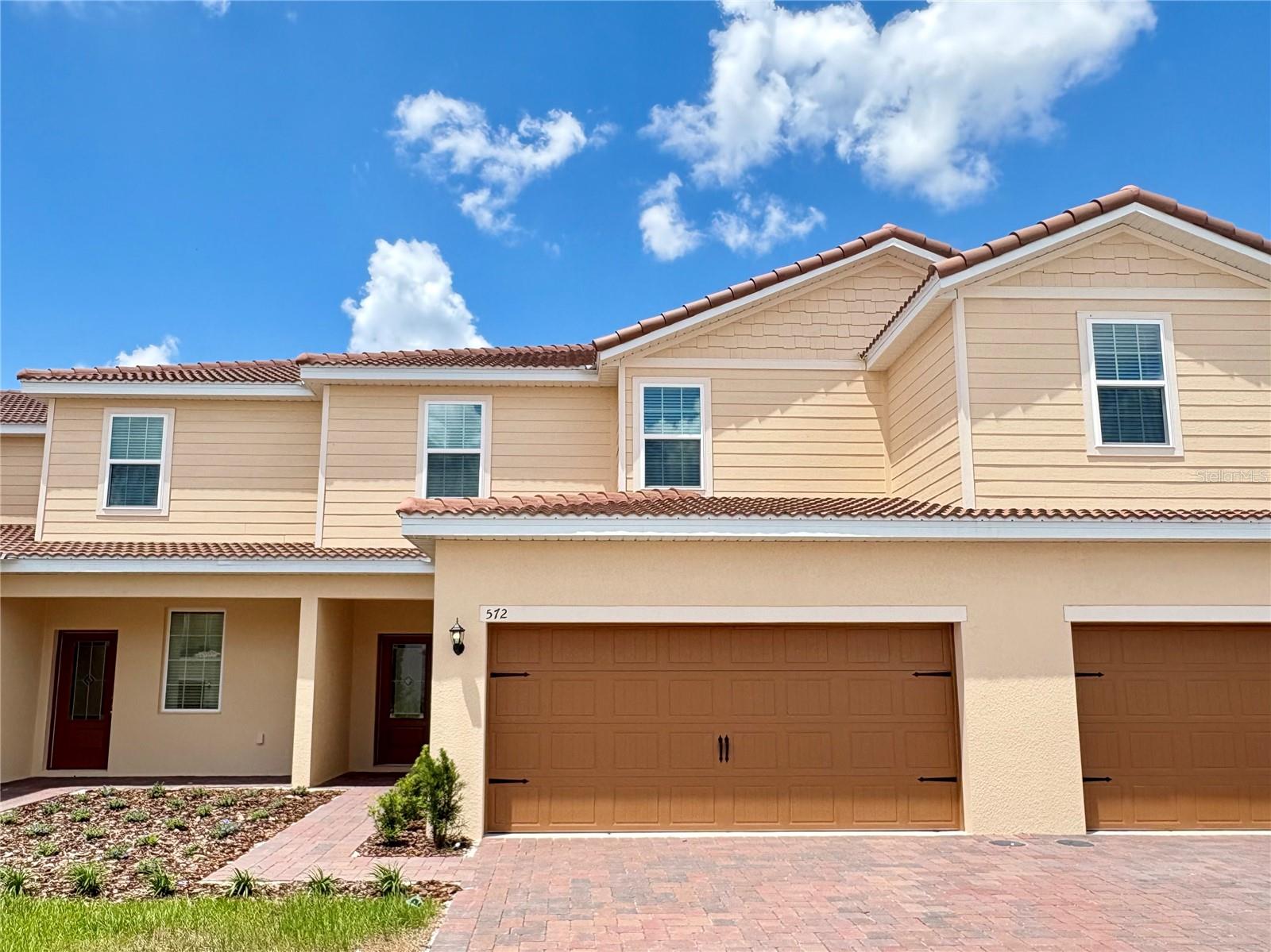 572 Bay Leaf Dr Property Photo 1
