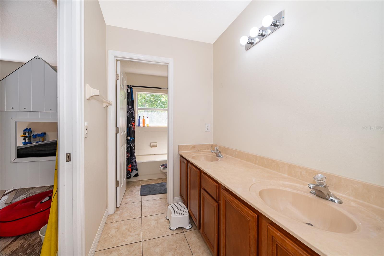 9808 Bennington Chase Dr Property Photo 18