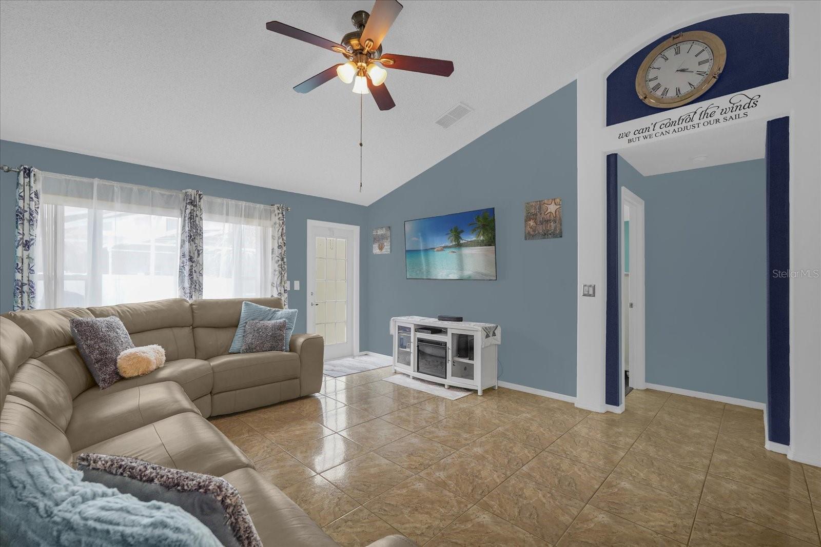 14352 Sun Bay Dr Property Photo 3