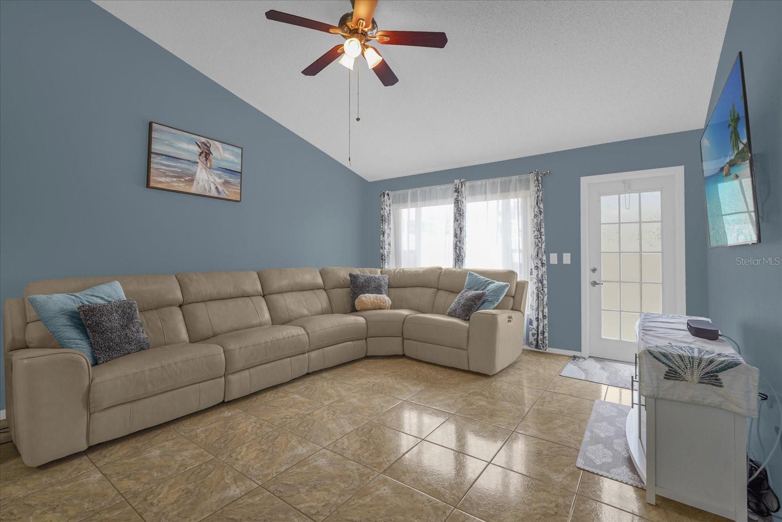 14352 Sun Bay Dr Property Photo 4