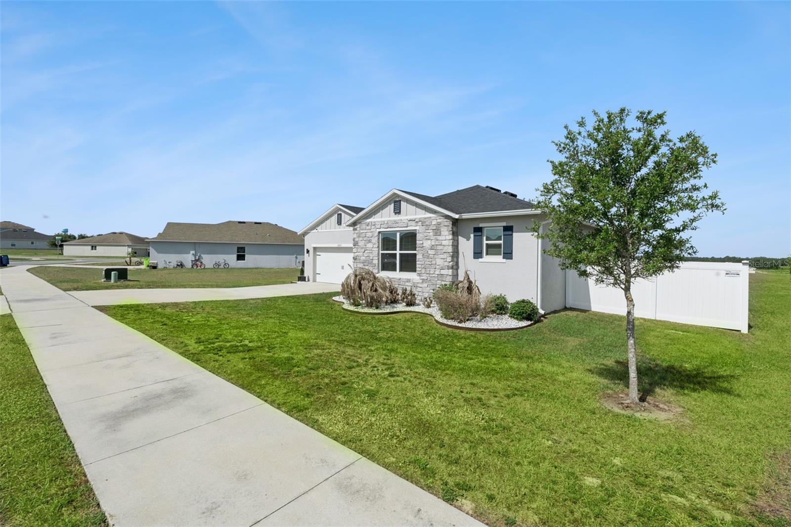 2429 Begonia St Property Photo 2
