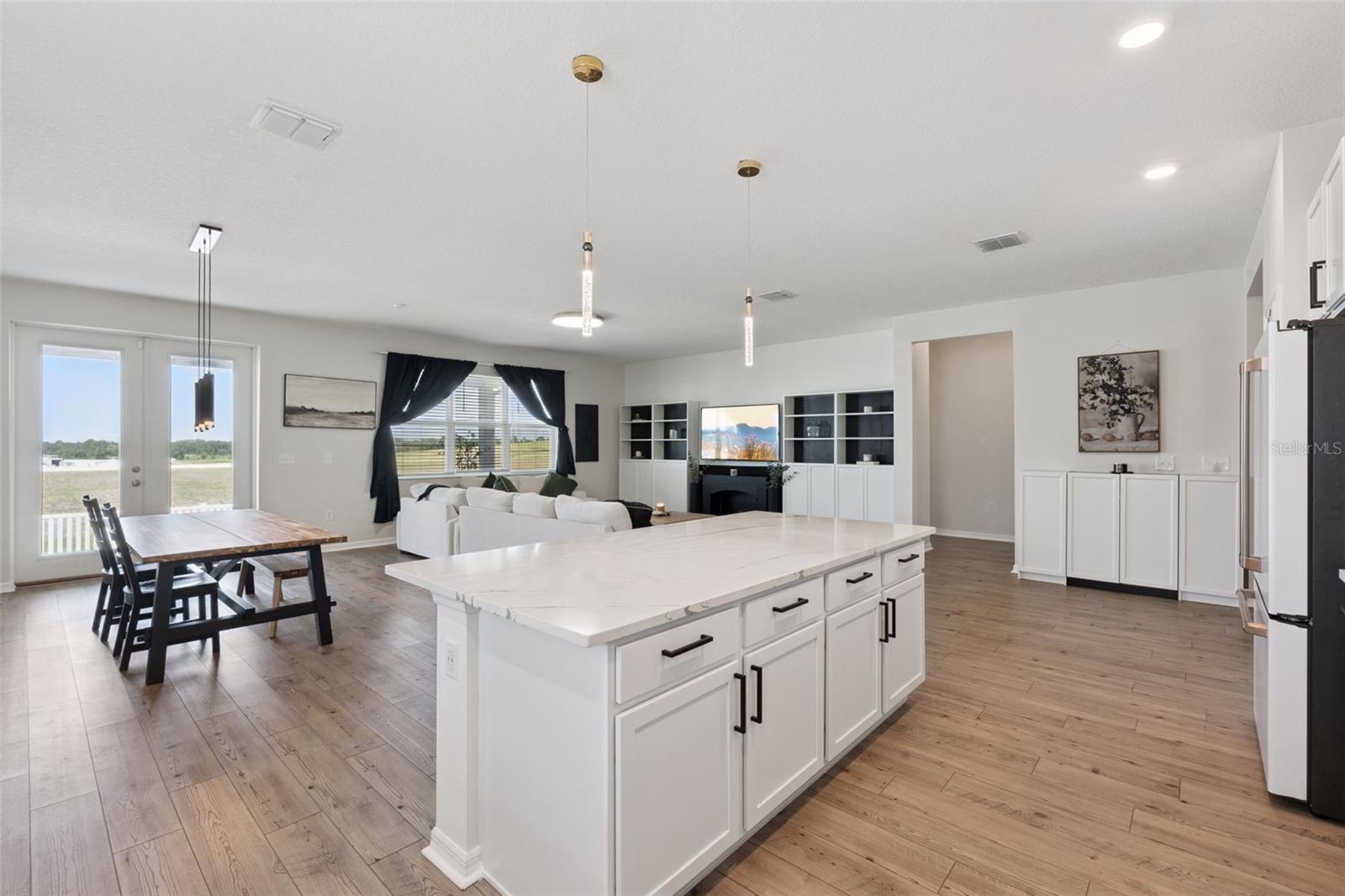 2429 Begonia St Property Photo 13