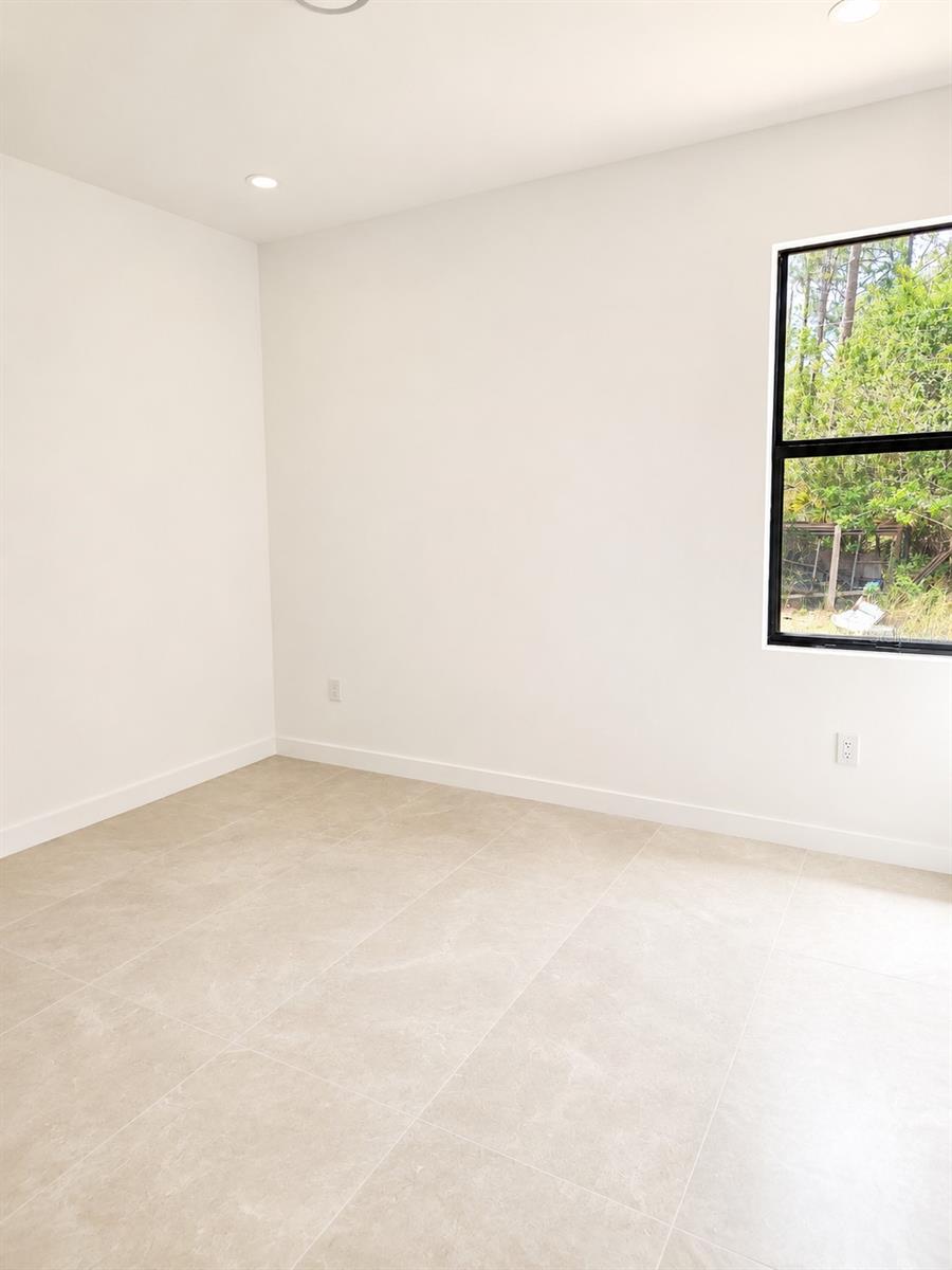 503 10 St W Property Photo 18