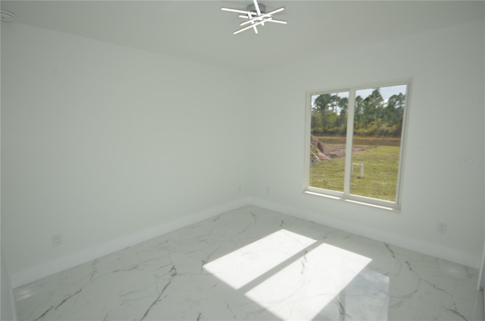 1132 Edelweiss St E Property Photo 4