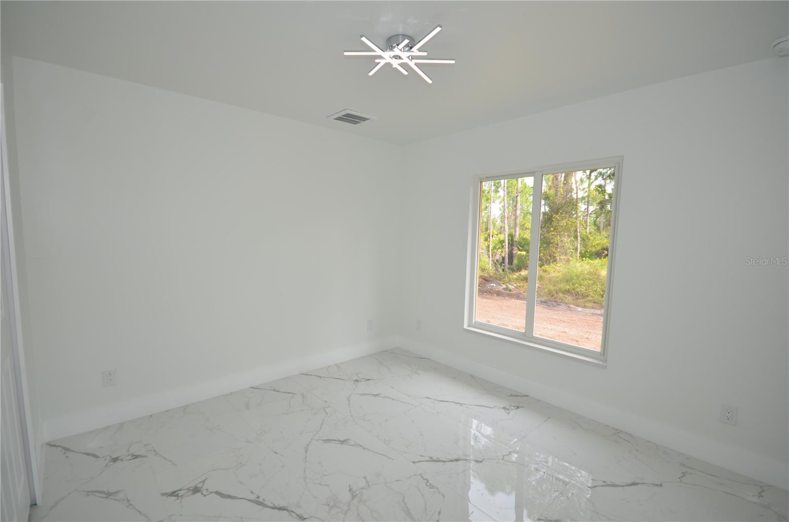 1132 Edelweiss St E Property Photo 5