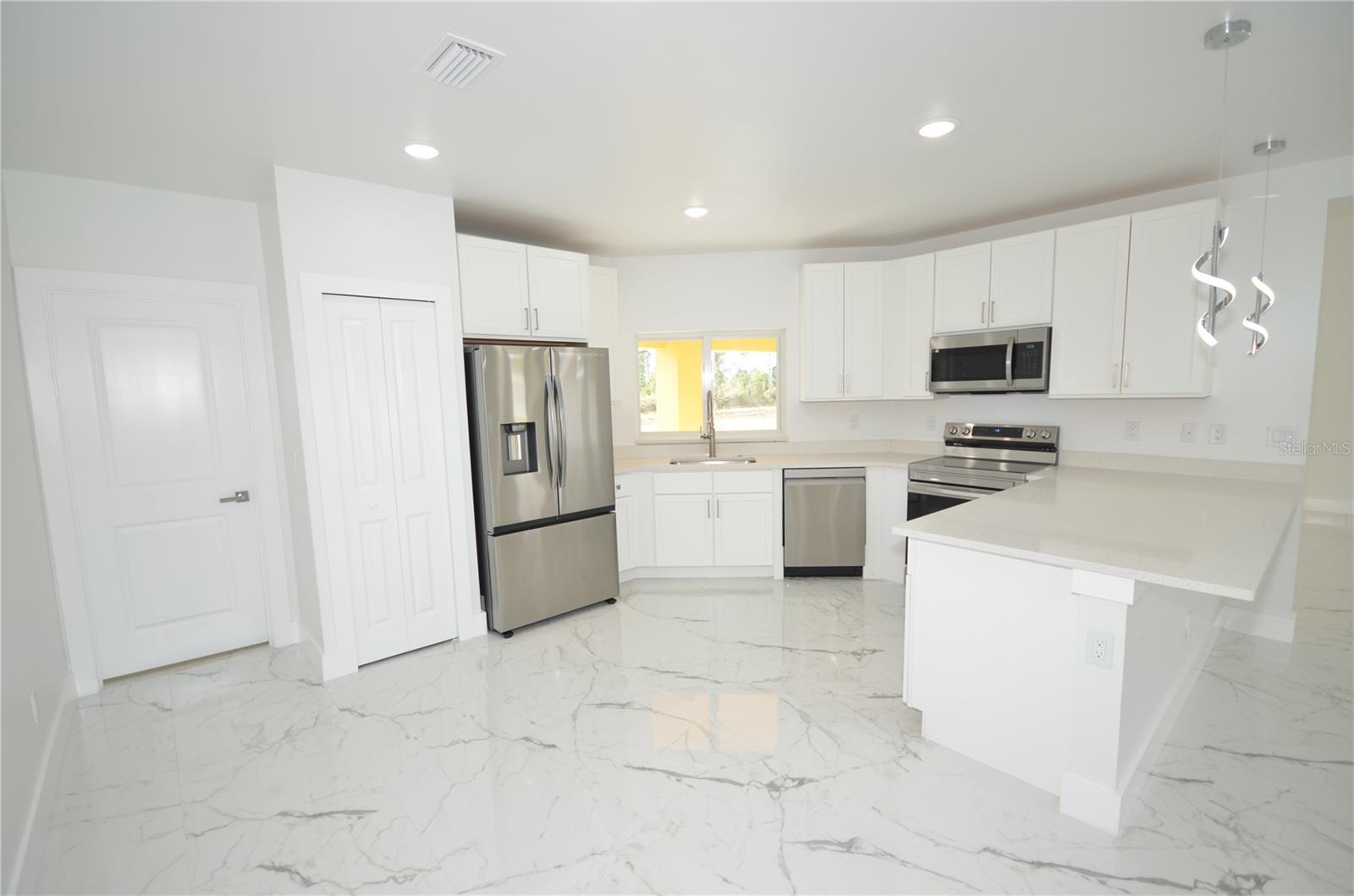 1132 Edelweiss St E Property Photo 10