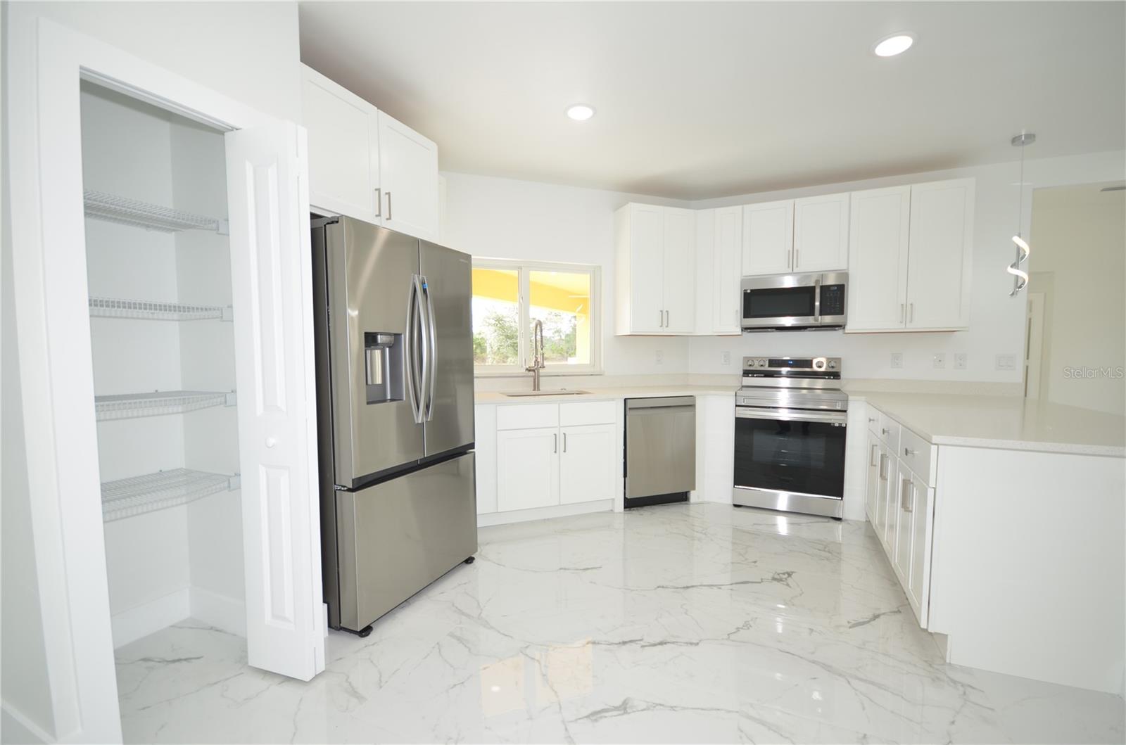 1132 Edelweiss St E Property Photo 11