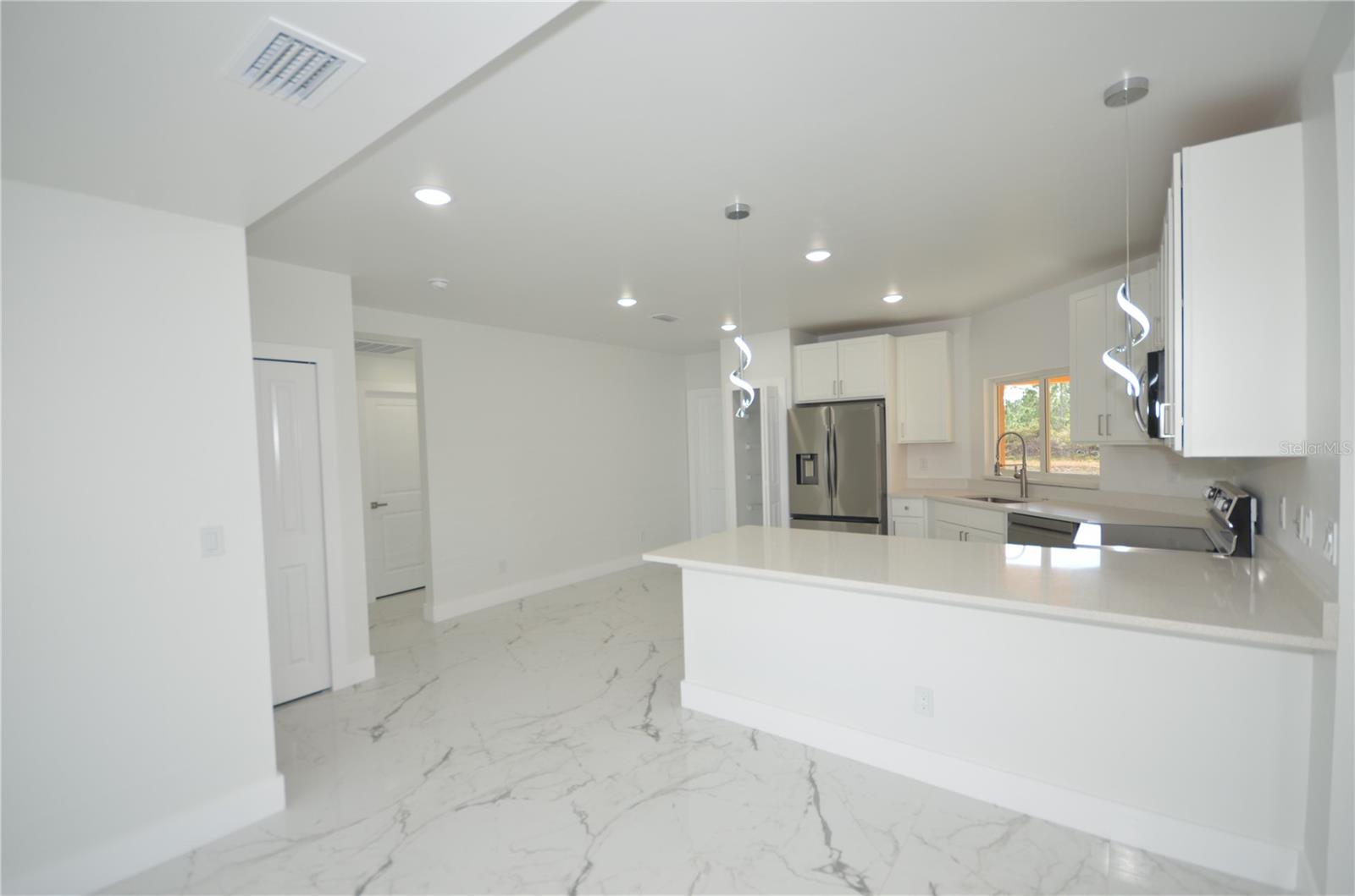 1132 Edelweiss St E Property Photo 14
