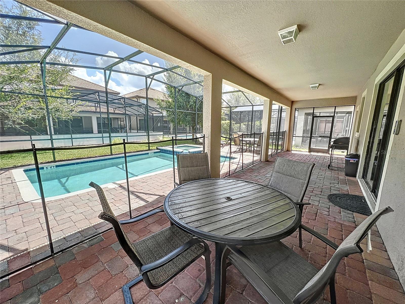 1453 Myrtlewood St Property Photo 4