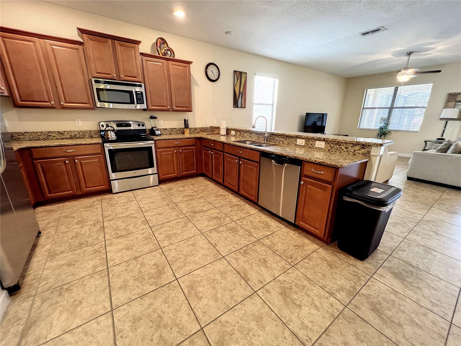 1453 Myrtlewood St Property Photo 6