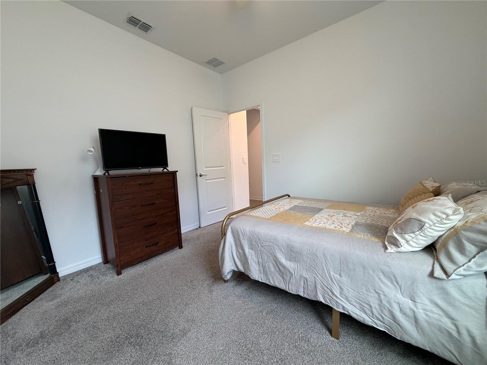 652 Grove St Property Photo 18