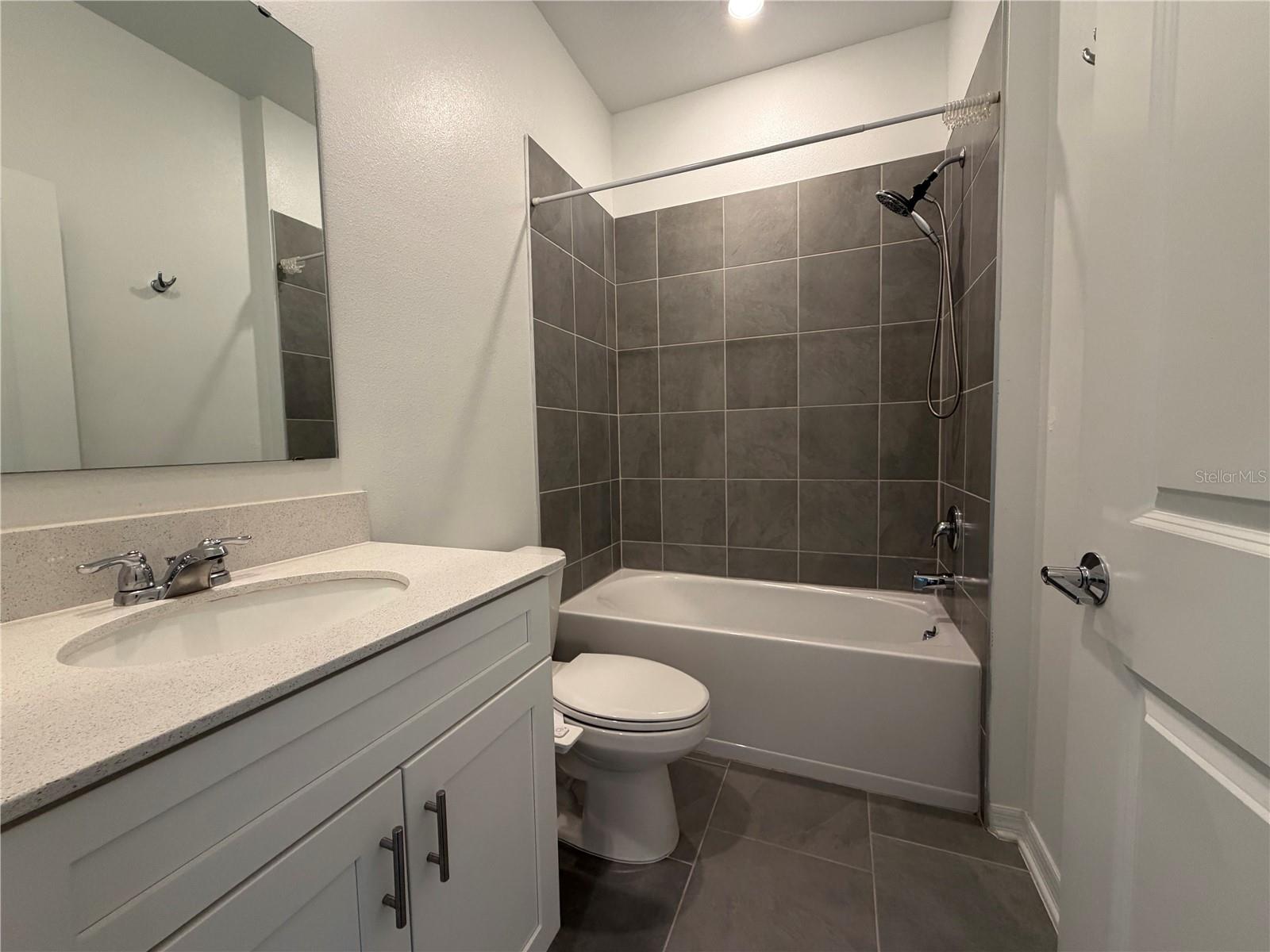 652 Grove St Property Photo 23