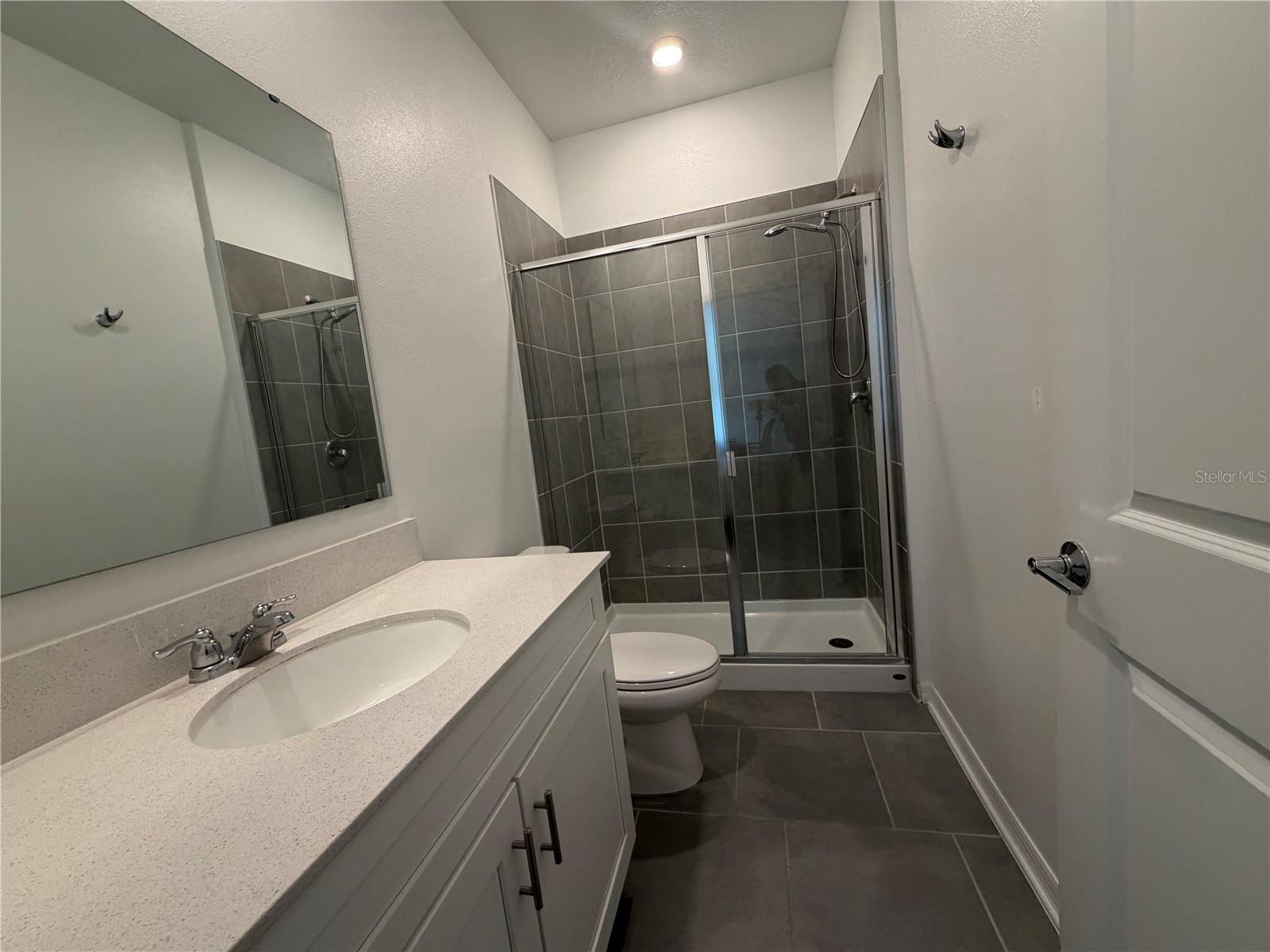 652 Grove St Property Photo 26
