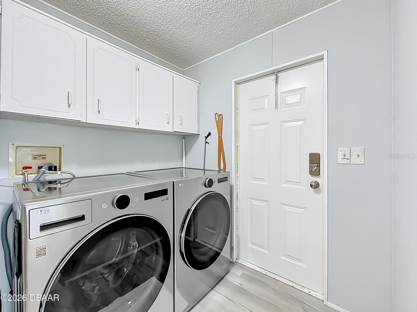 235 Clearwater Rd Property Photo 4